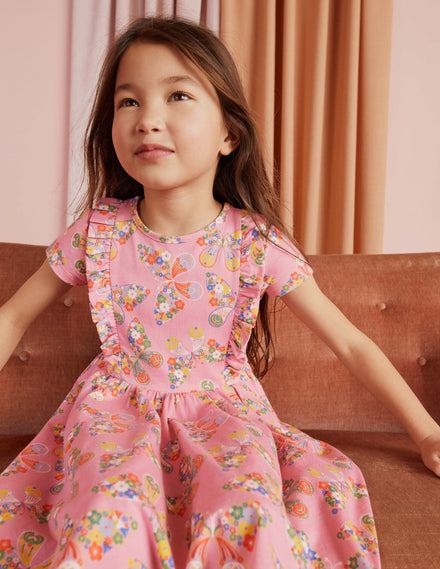Ausgestelltes Kleid mit Rüschen-Kirschblütenrosa, Schmetterlinge