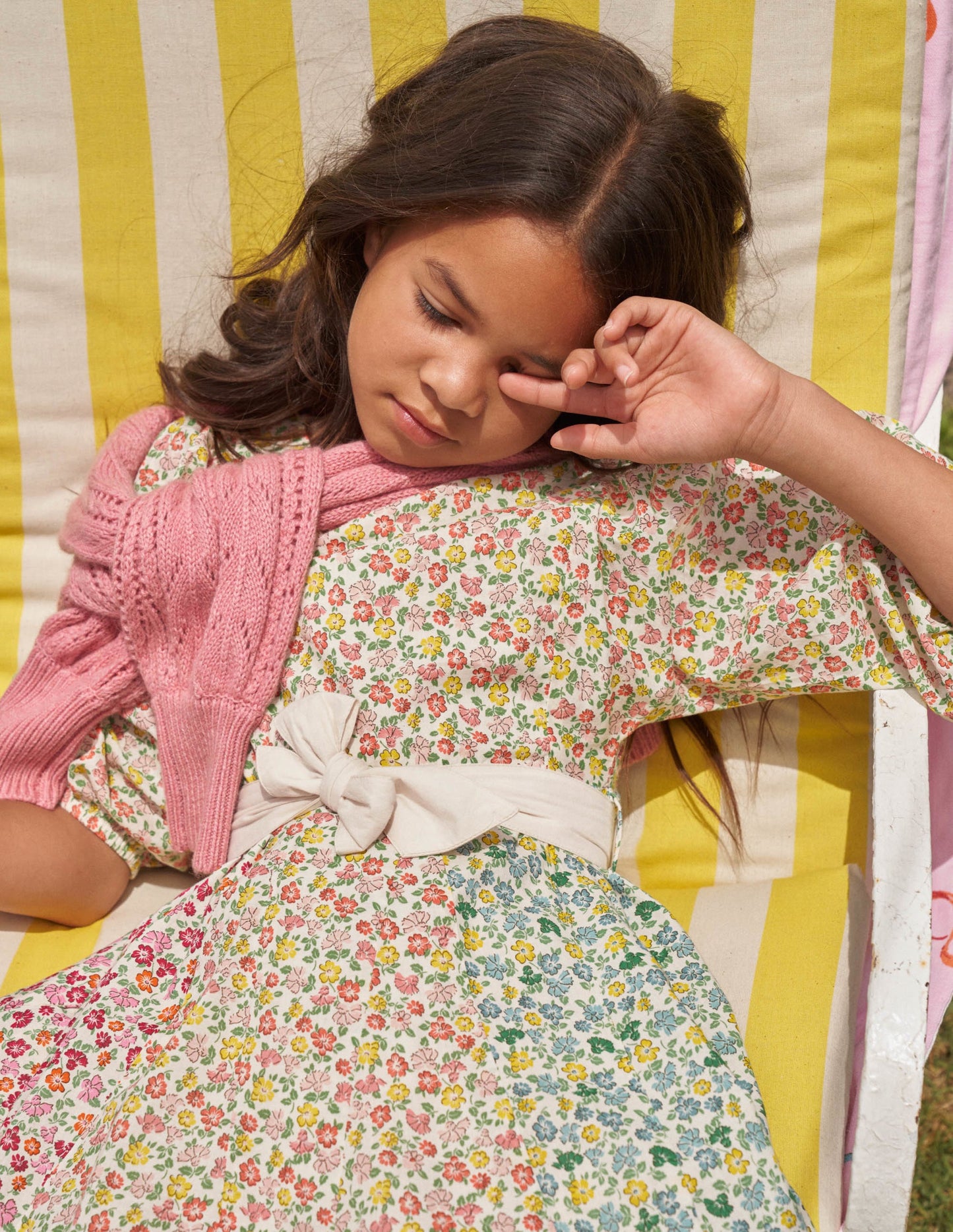 Kleid mit Tellerrock und Schleife-Regenbogenfarben, Mustermix-Blumen