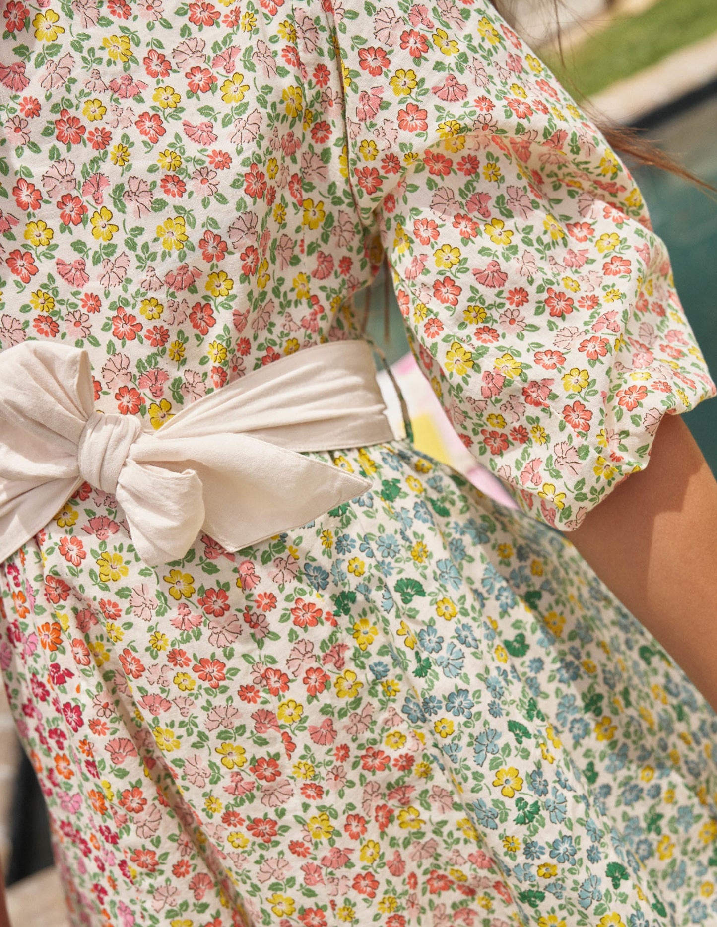 Kleid mit Tellerrock und Schleife-Regenbogenfarben, Mustermix-Blumen