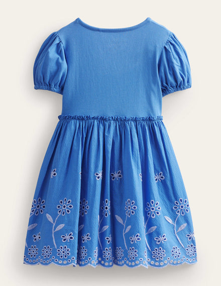 Ausgestelltes Kleid mit Lochstickerei-Penzance-Blau