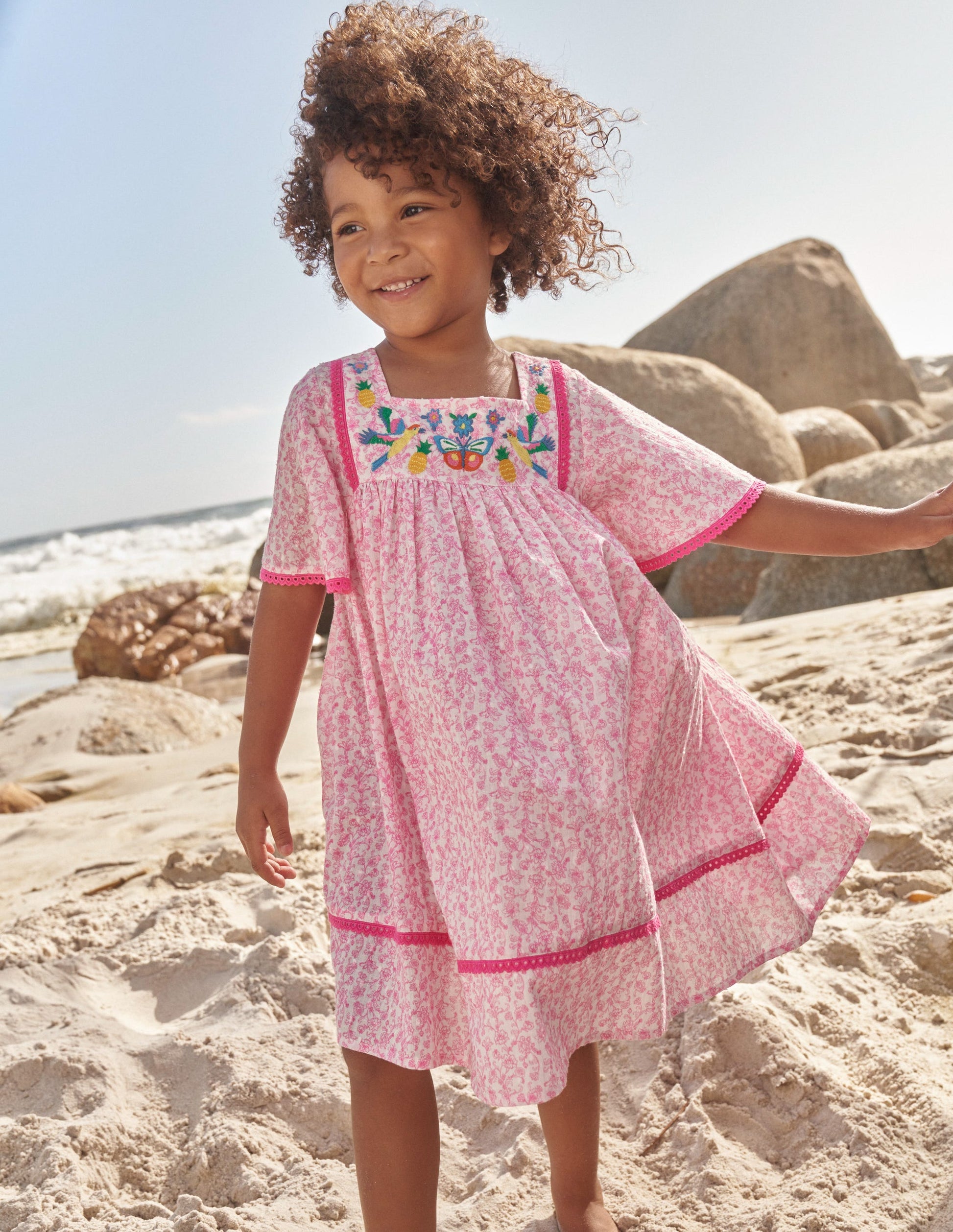 Luftiges Kleid mit Stickerei-Festivalrosa Sommer Weinrebe-4