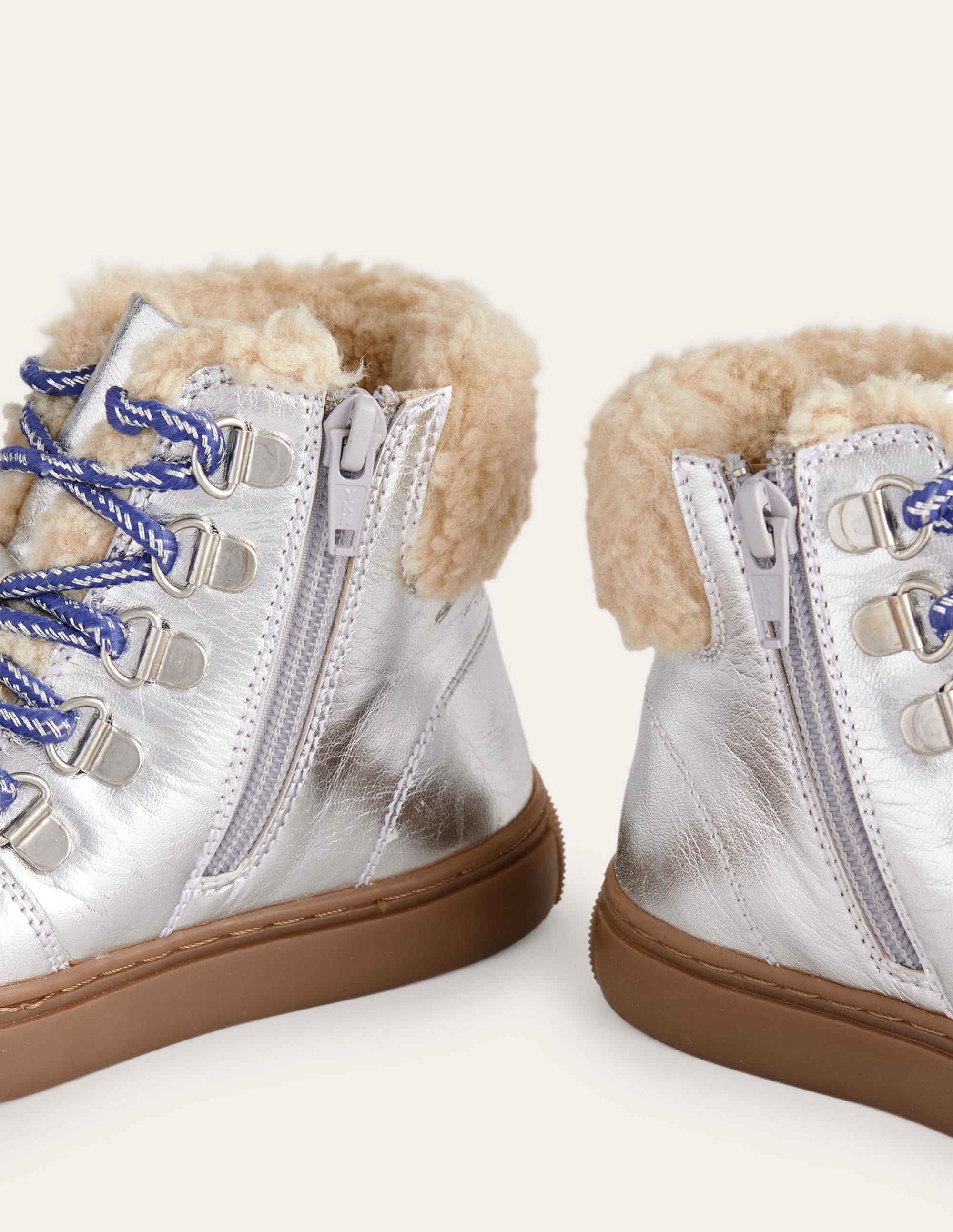 Flauschige Schnürstiefel aus Leder-Silber Metallic - Image 3