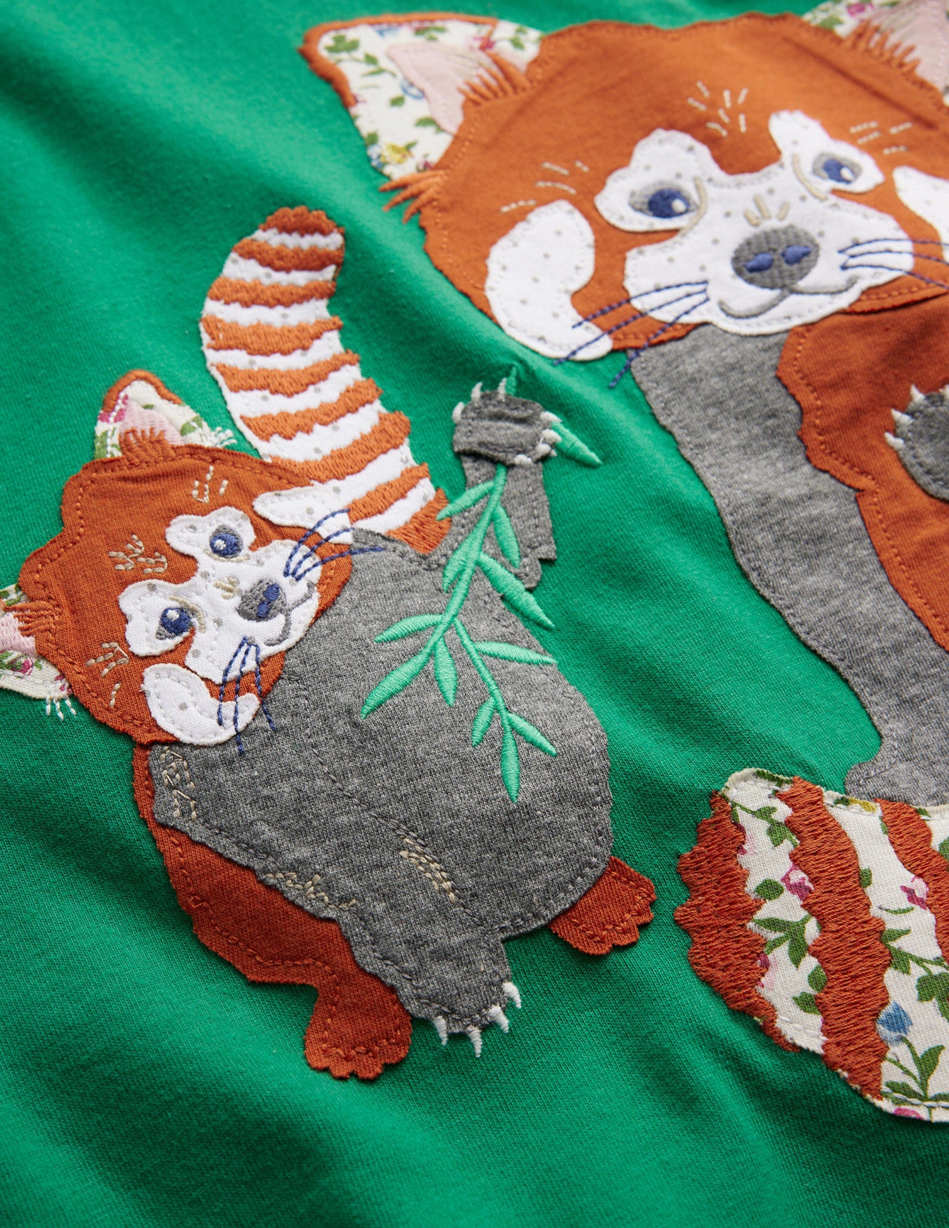 Kleid mit großer Applikation-Tiefgrün Rote Pandas-3