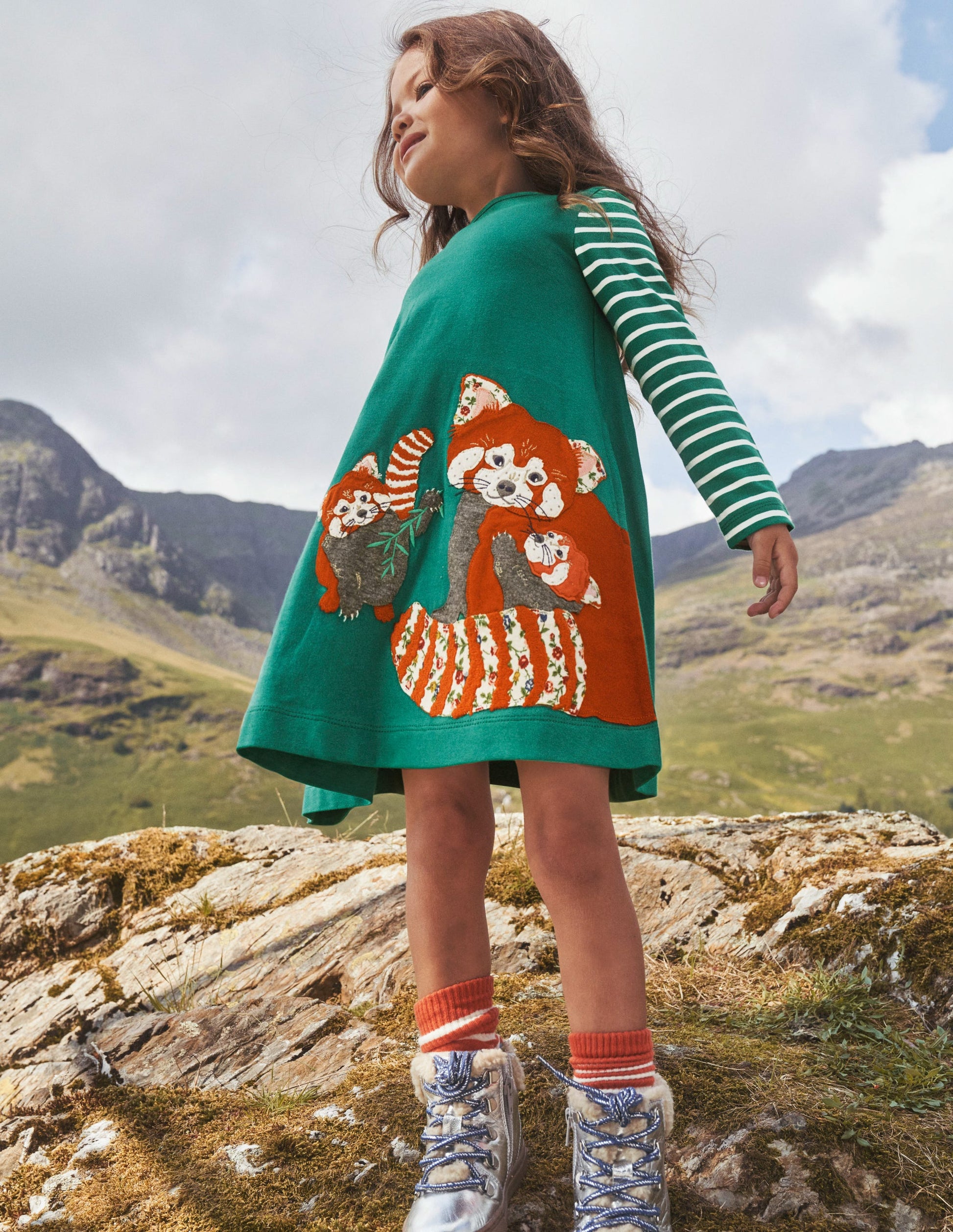 Kleid mit großer Applikation-Tiefgrün Rote Pandas-4