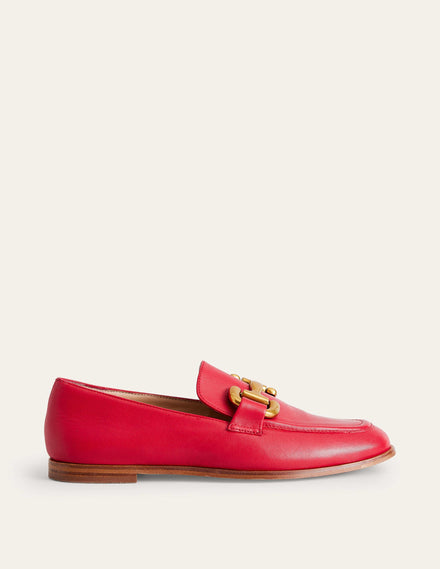 Iris Loafer mit Trensendetail-Briefkastenrot