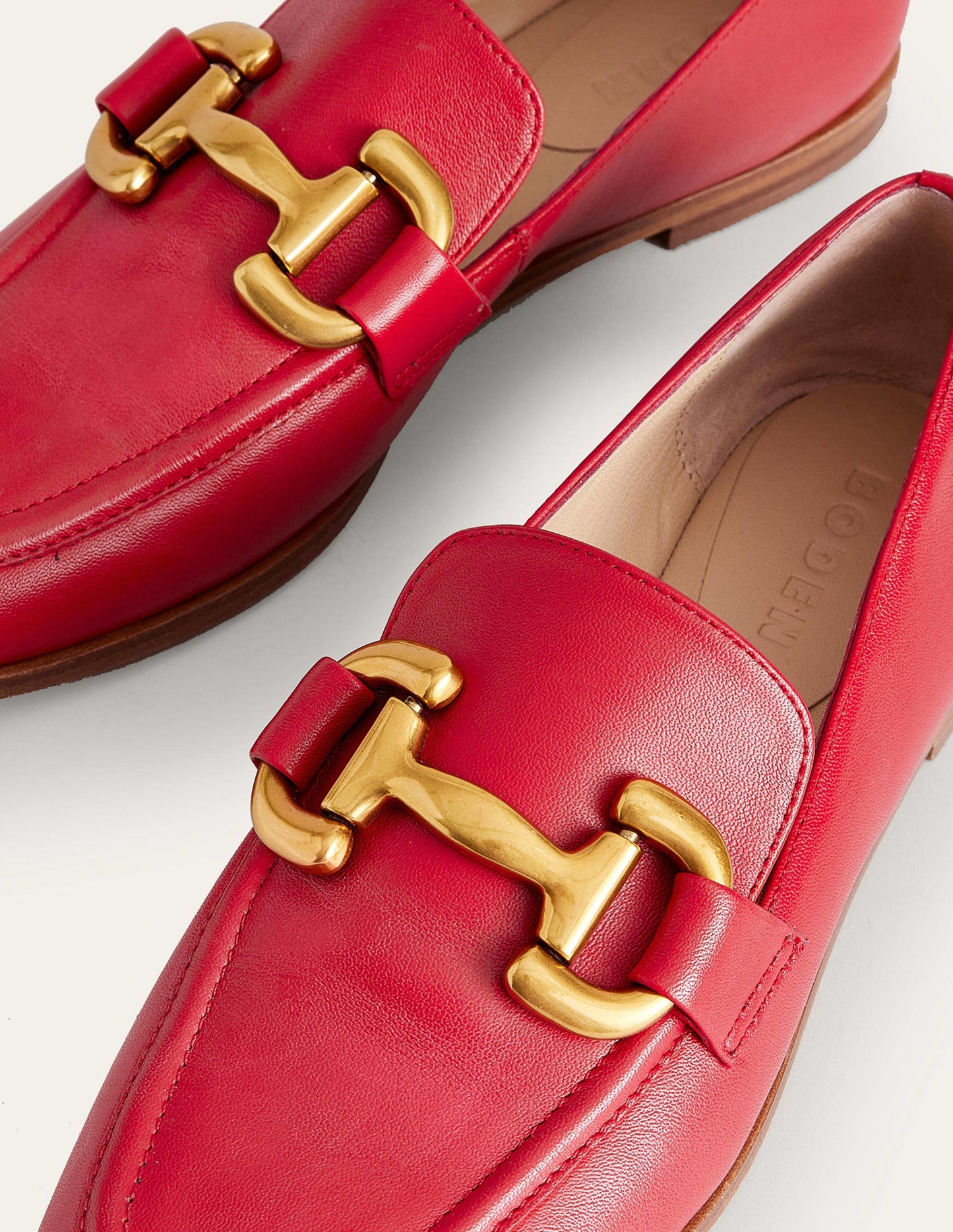 Iris Loafer mit Trensendetail-Briefkastenrot