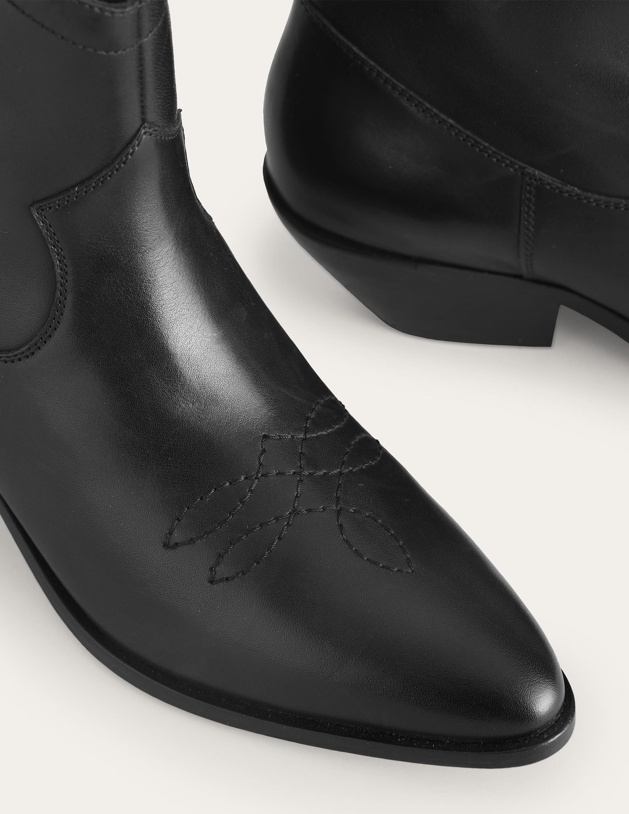 Western-Boots aus Veloursleder mit niedrigem Absatz-Schwarzes Leder - Image 4