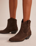Western-Boots aus Veloursleder mit niedrigem Absatz-Schokoladenbraun Veloursleder