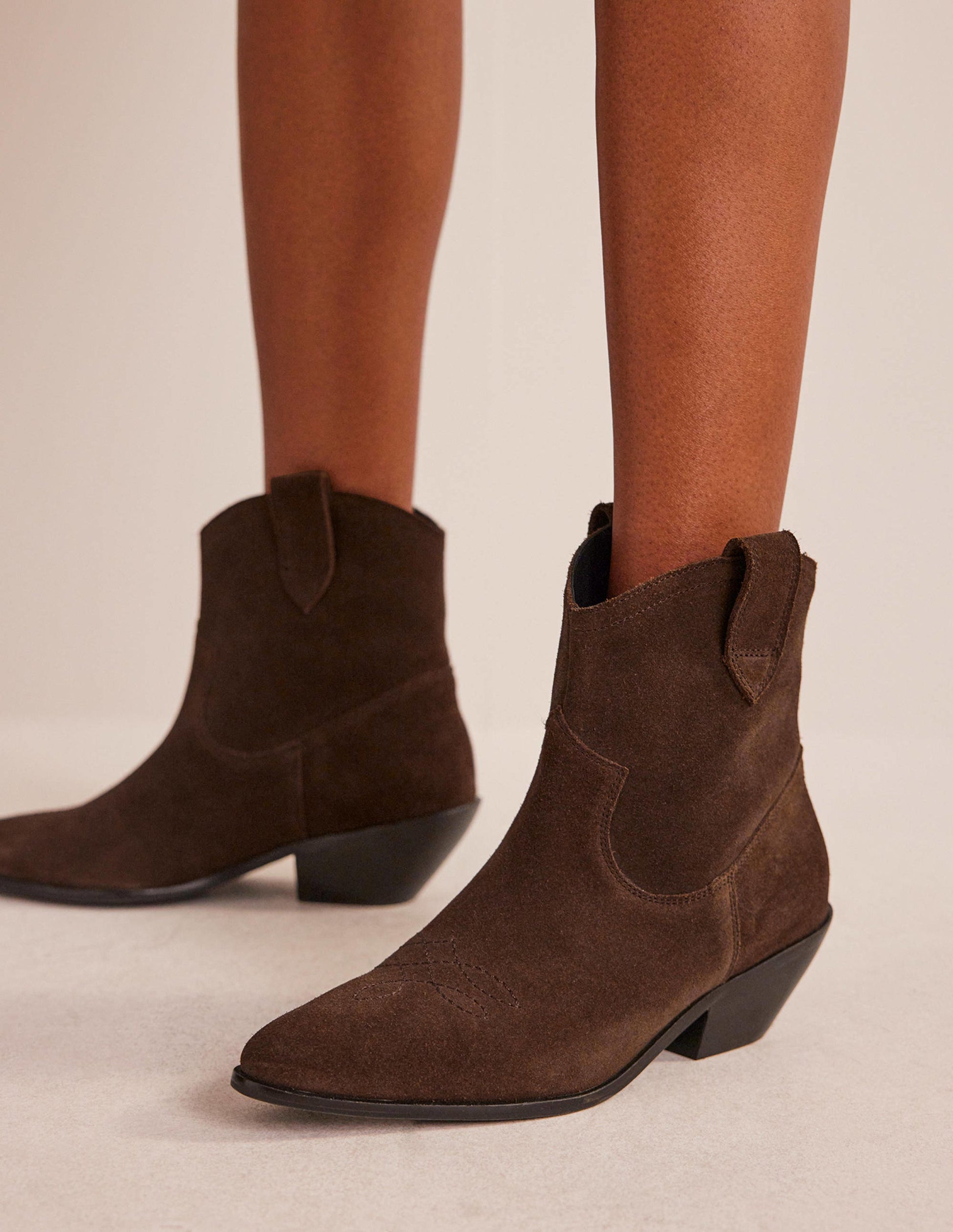 Western-Boots aus Veloursleder mit niedrigem Absatz-Schokoladenbraun Veloursleder-1