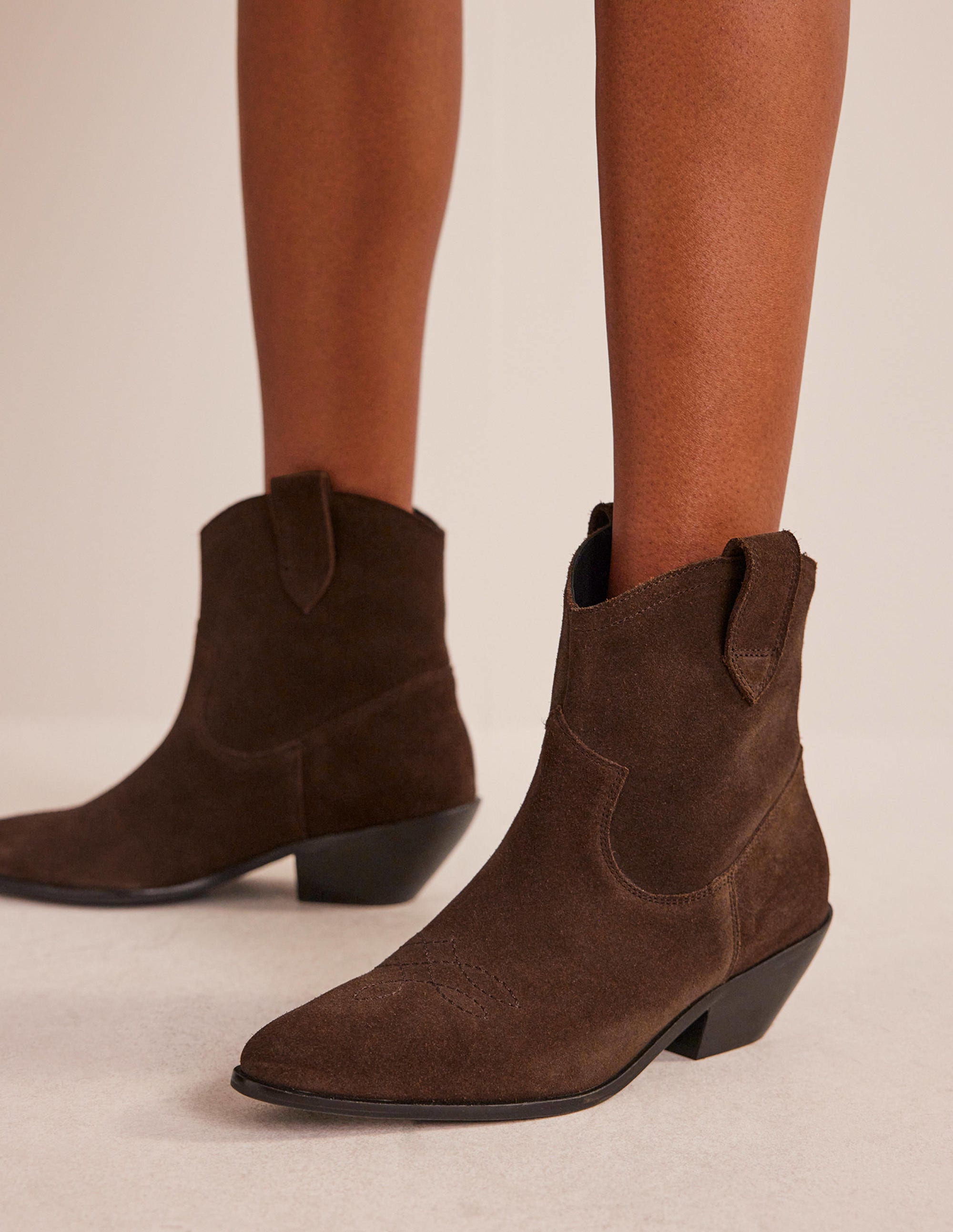 Western-Boots aus Veloursleder mit niedrigem Absatz-Schokoladenbraun Veloursleder - Image 1