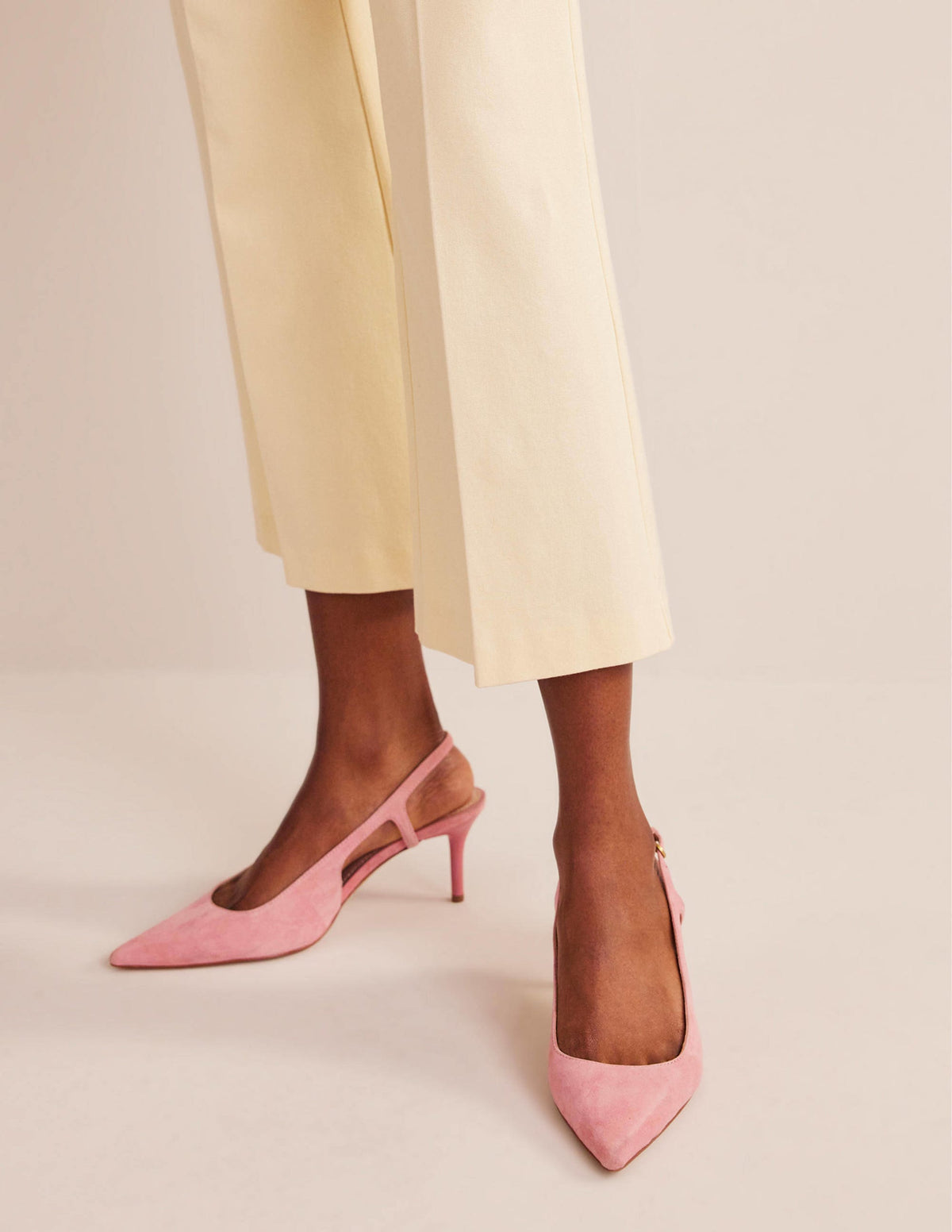 Riemchenpumps mit Cut-out-Pastellrosa, Velours-Ziegenleder - Image 1