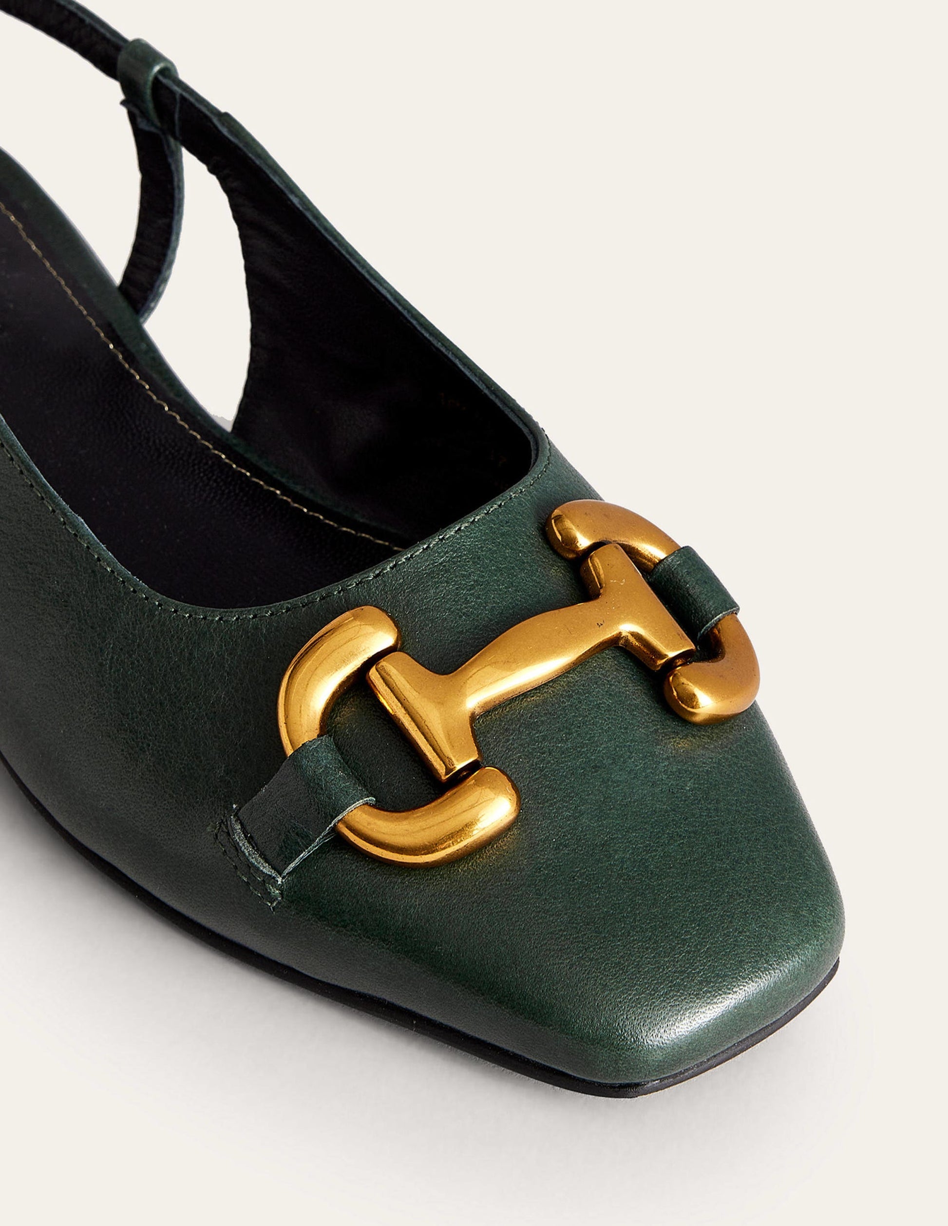 Iris Ballerinas mit Fersenriemen und Trensendetail-Wintergrün Leder-5