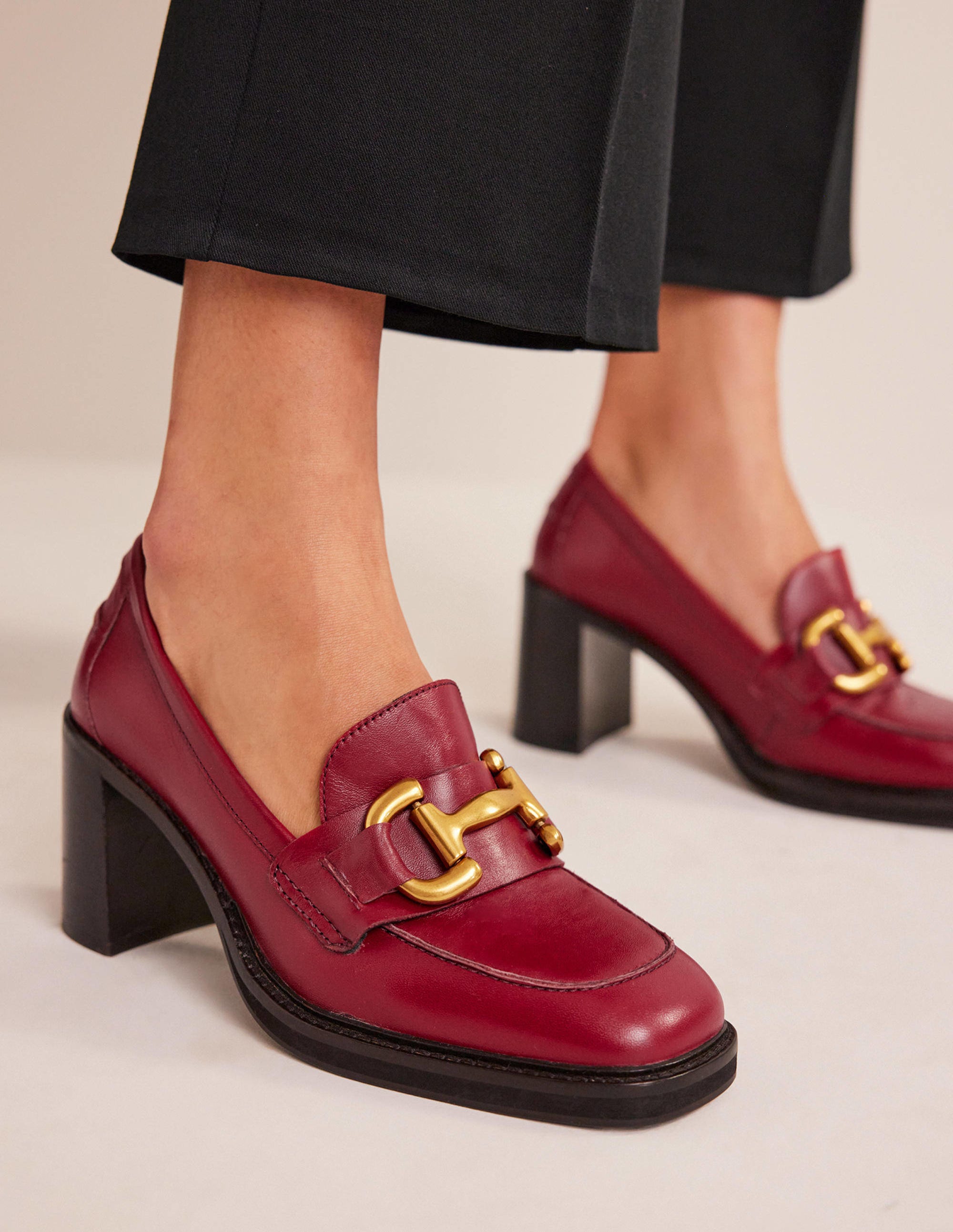 Mocassins à talons Iris avec mors décoratif-Cuir rouge foncé - Image 1
