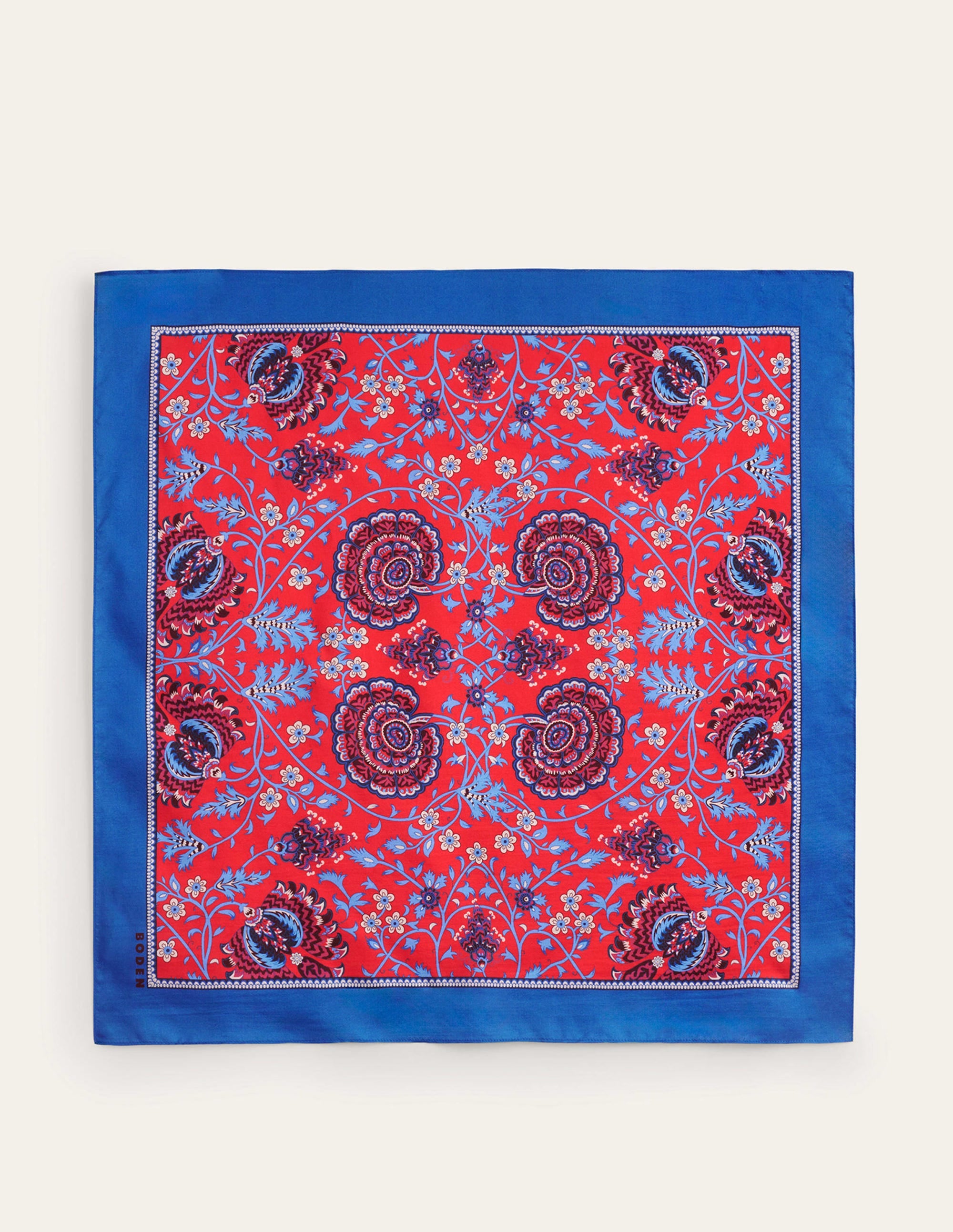 Elisabeth Quadratischer Seidenschal-Pepperoni, Gardenia Grove - Image 5