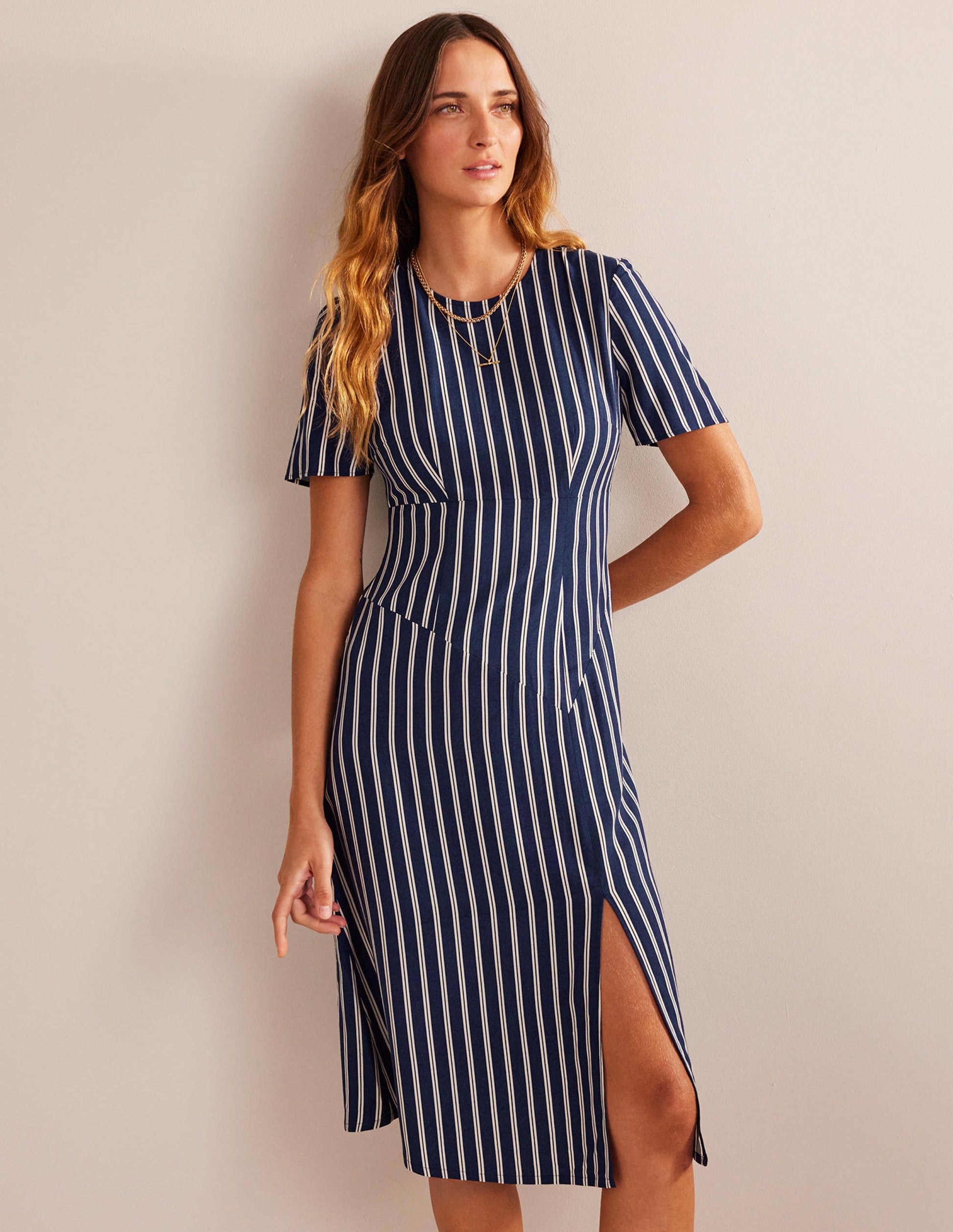 Midikleid mit asymmetrischen Nähten-Marineblau und Naturweiß Senkrecht Gestreift-1