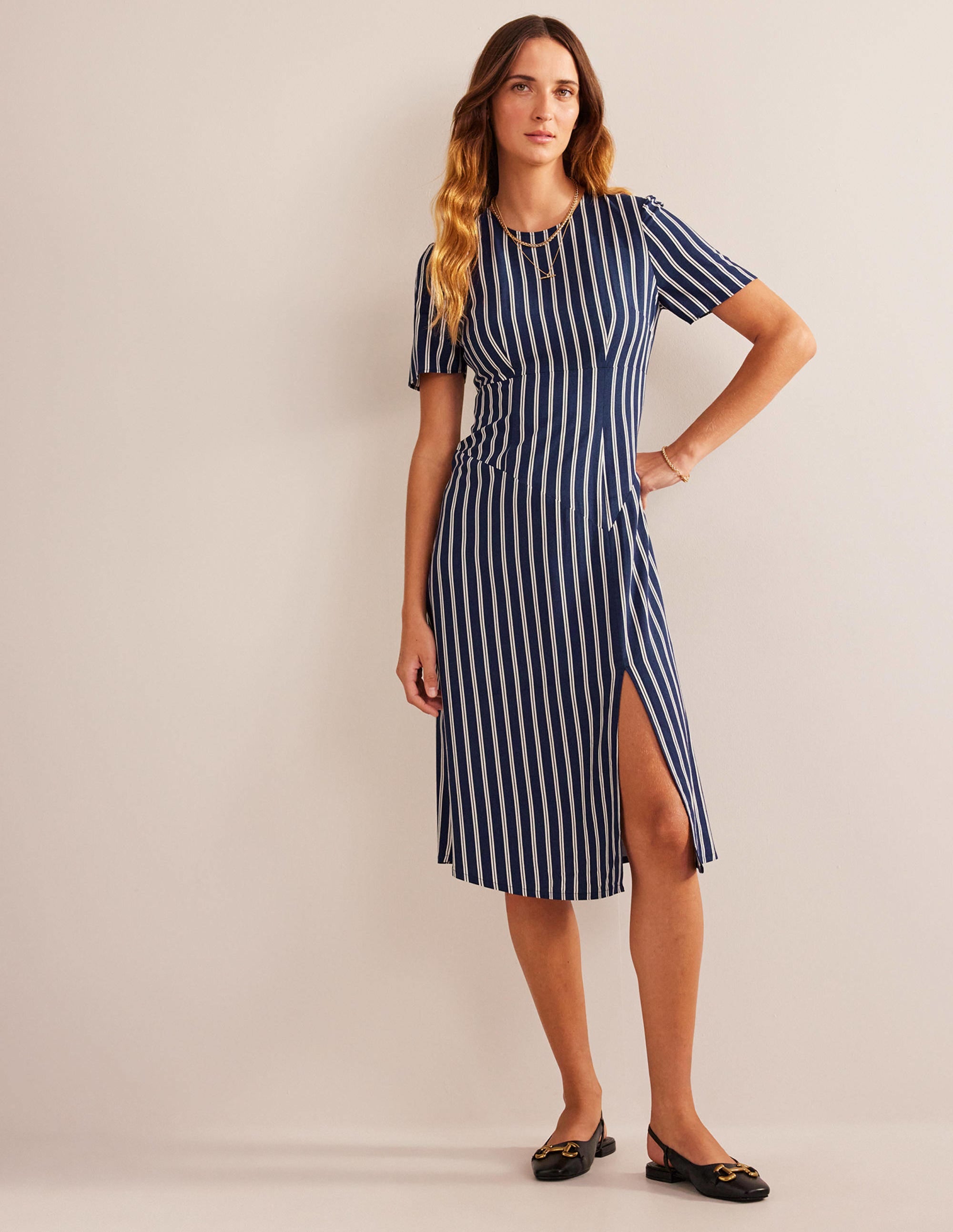 Midikleid mit asymmetrischen Nähten-Marineblau und Naturweiß Senkrecht Gestreift - Image 4