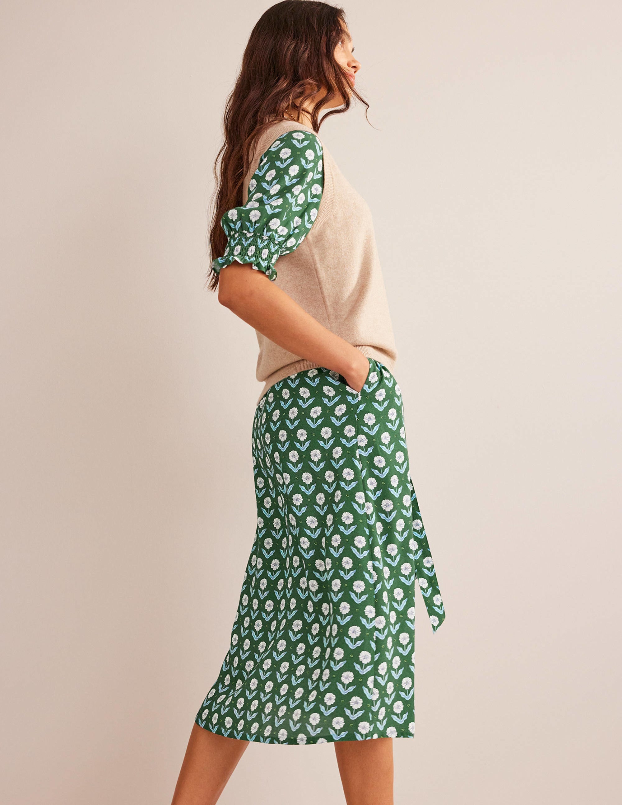 Midikleid mit gesmokten Bündchen-Wintergrün, Gänseblümchenblätter - Image 4