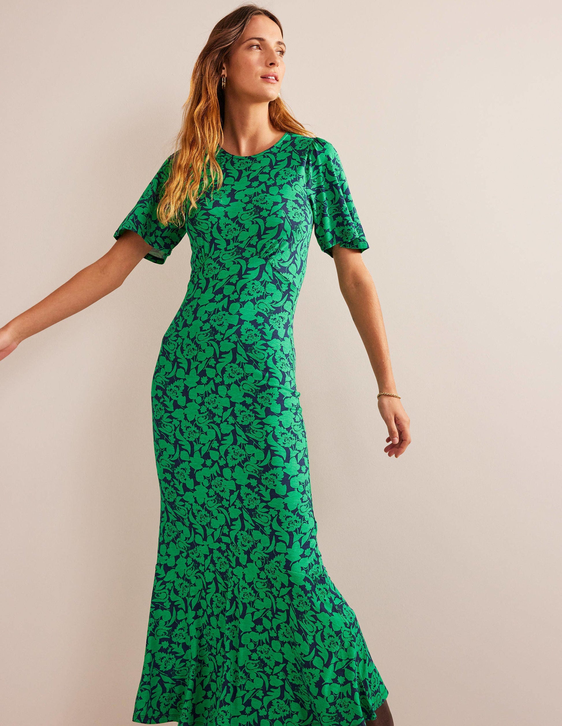 Robe style 40s à taille empire et dos torsadé-Vert prairie, motif Tulip Bloom-4