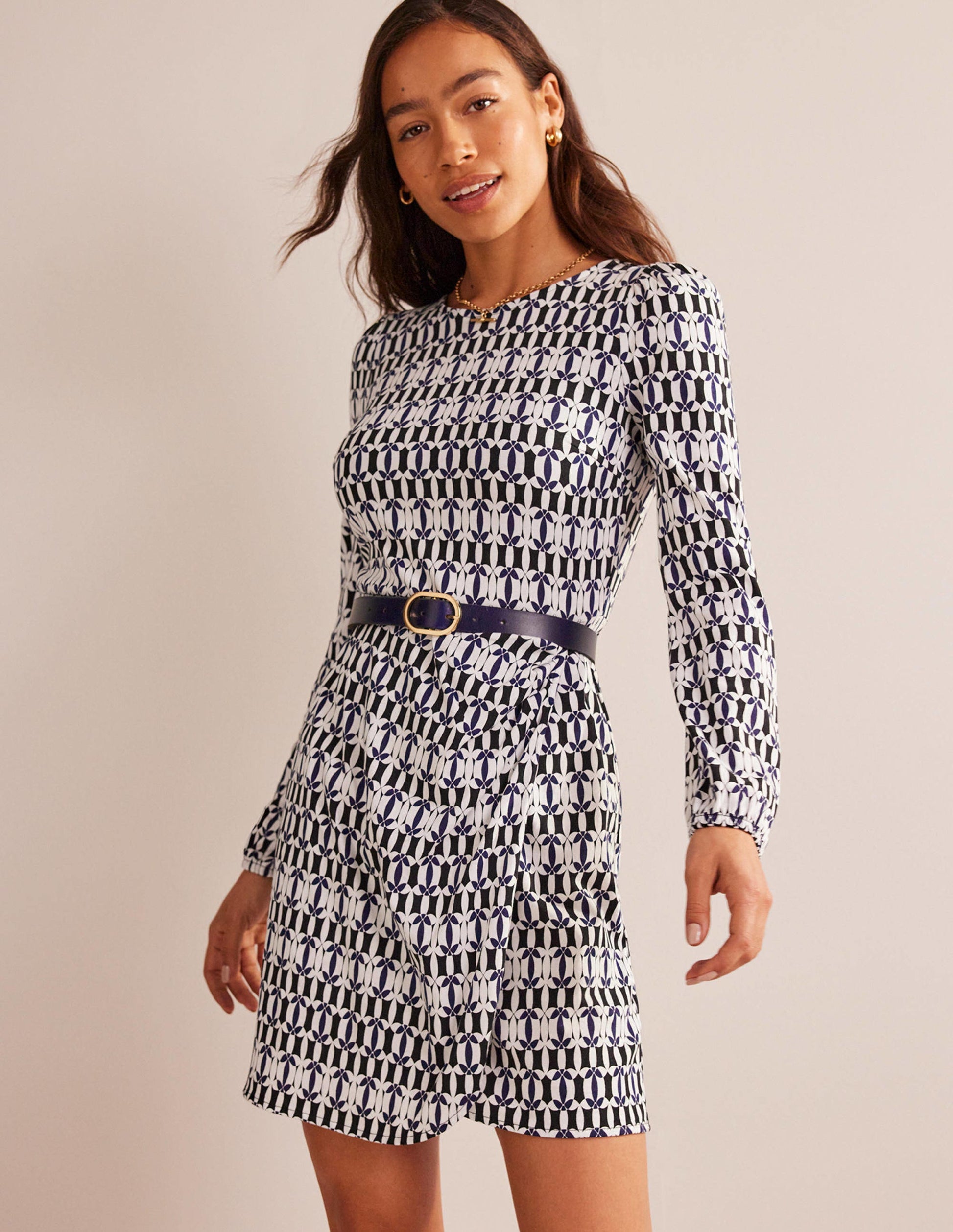 Jersey-Minikleid in Wickeloptik-Schwarz, Geometrische Formen-5