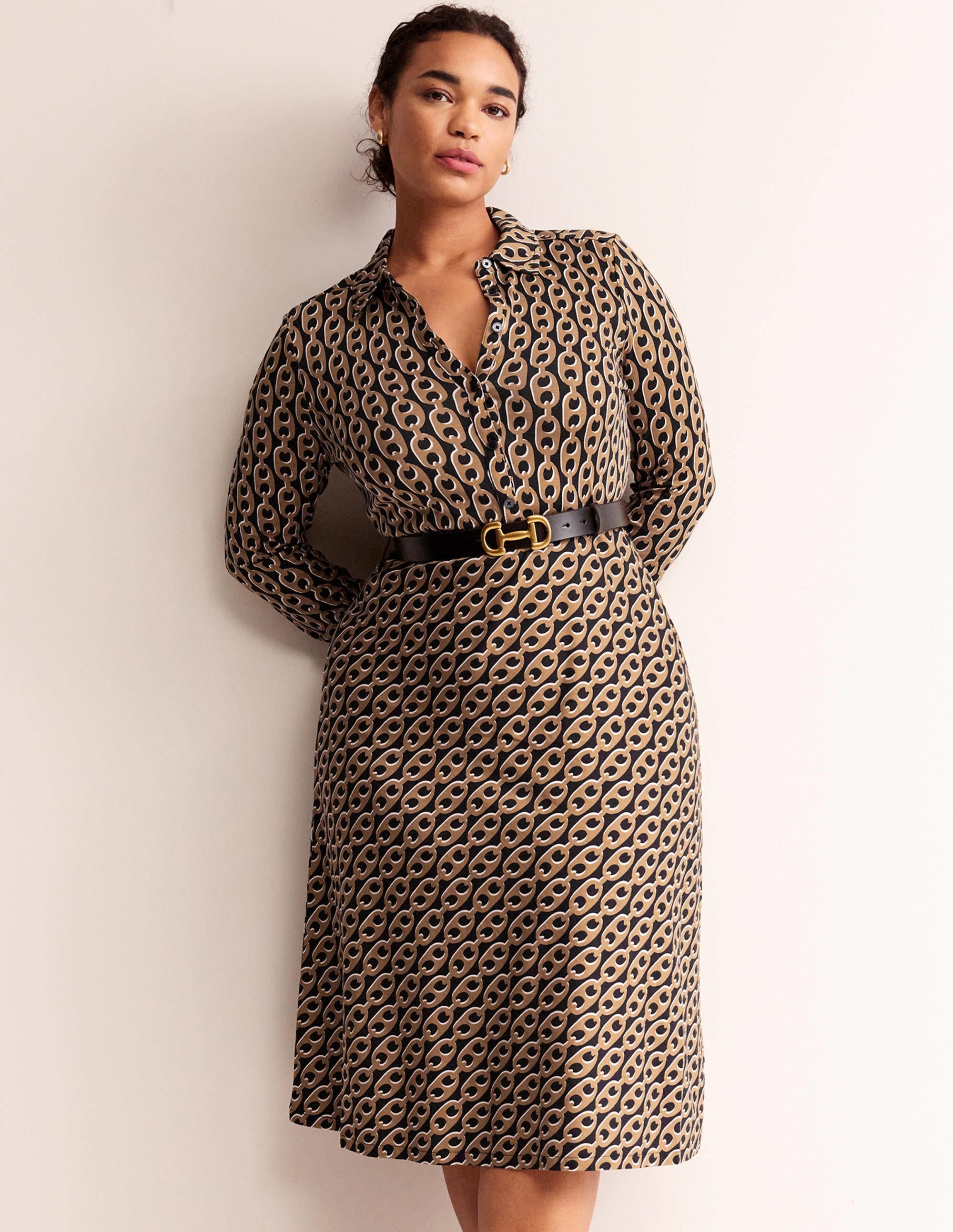 Laura Midi-Hemdblusenkleid aus Jersey-Kamelbraun, Geo-Kette - Image 5