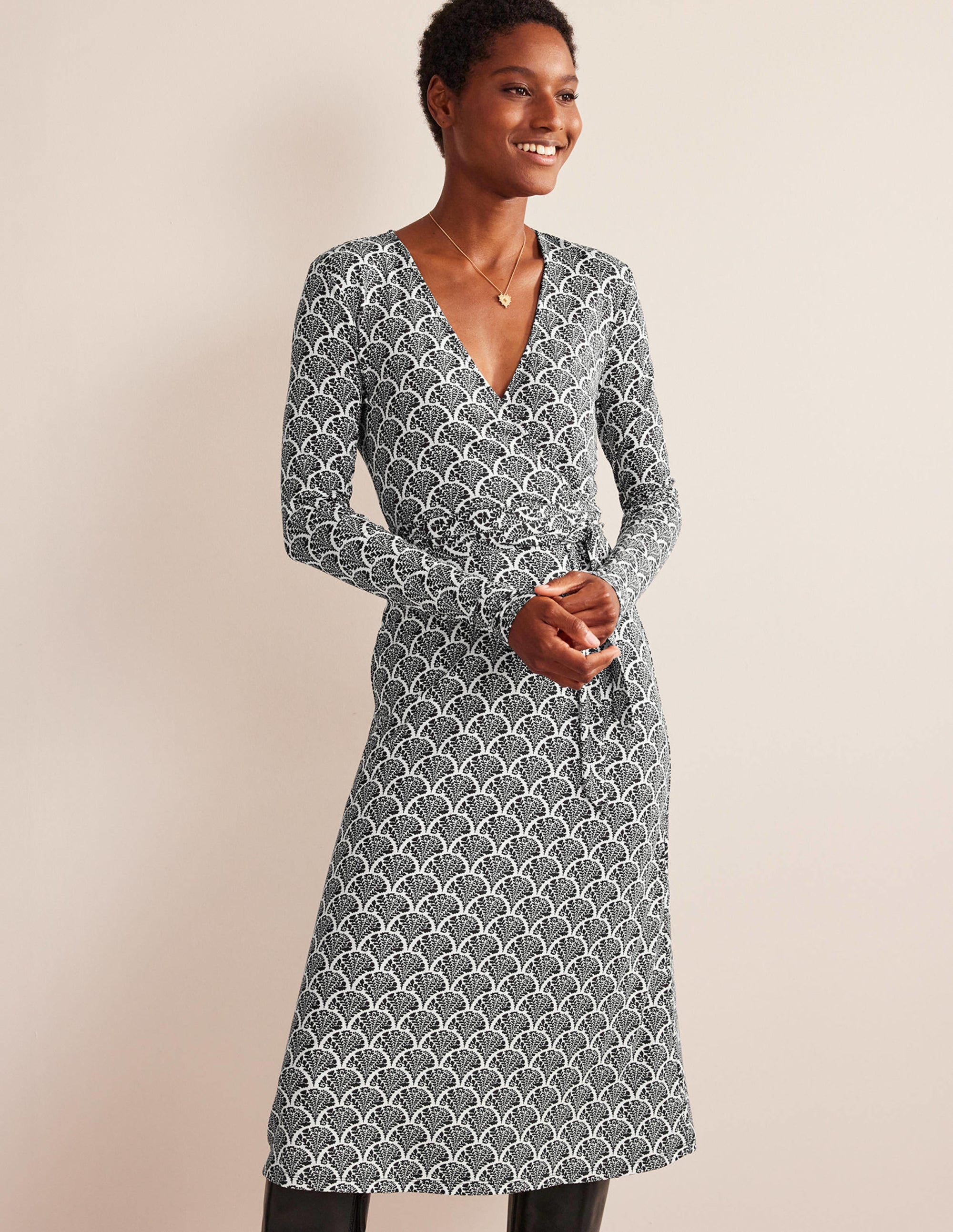 Nina Jersey-Midikleid-Schwarz, Blütenmuster - Image 1