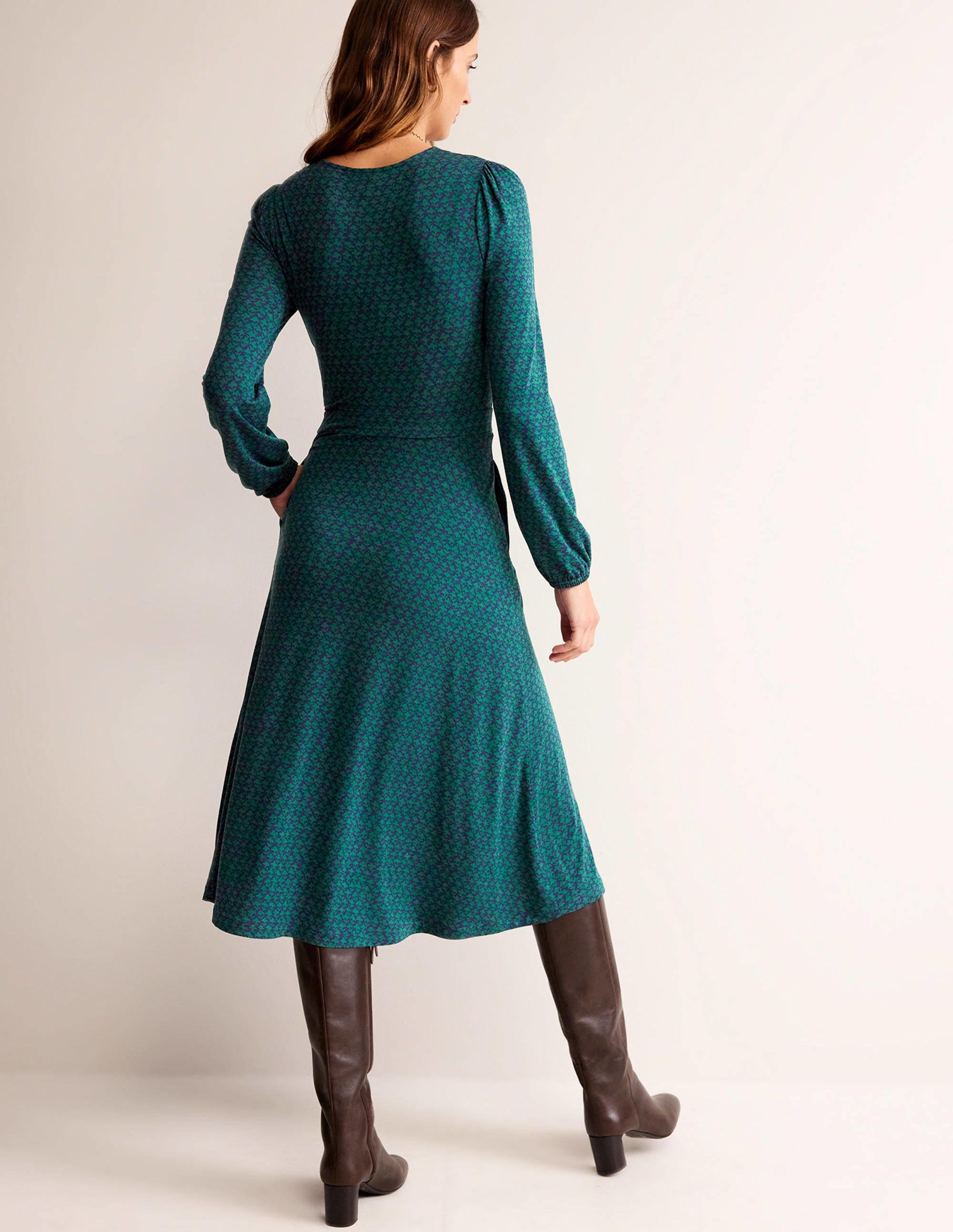 Camille Midikleid aus Jersey-Dunkles Smaragdgrün, Lilienzweig - Image 3