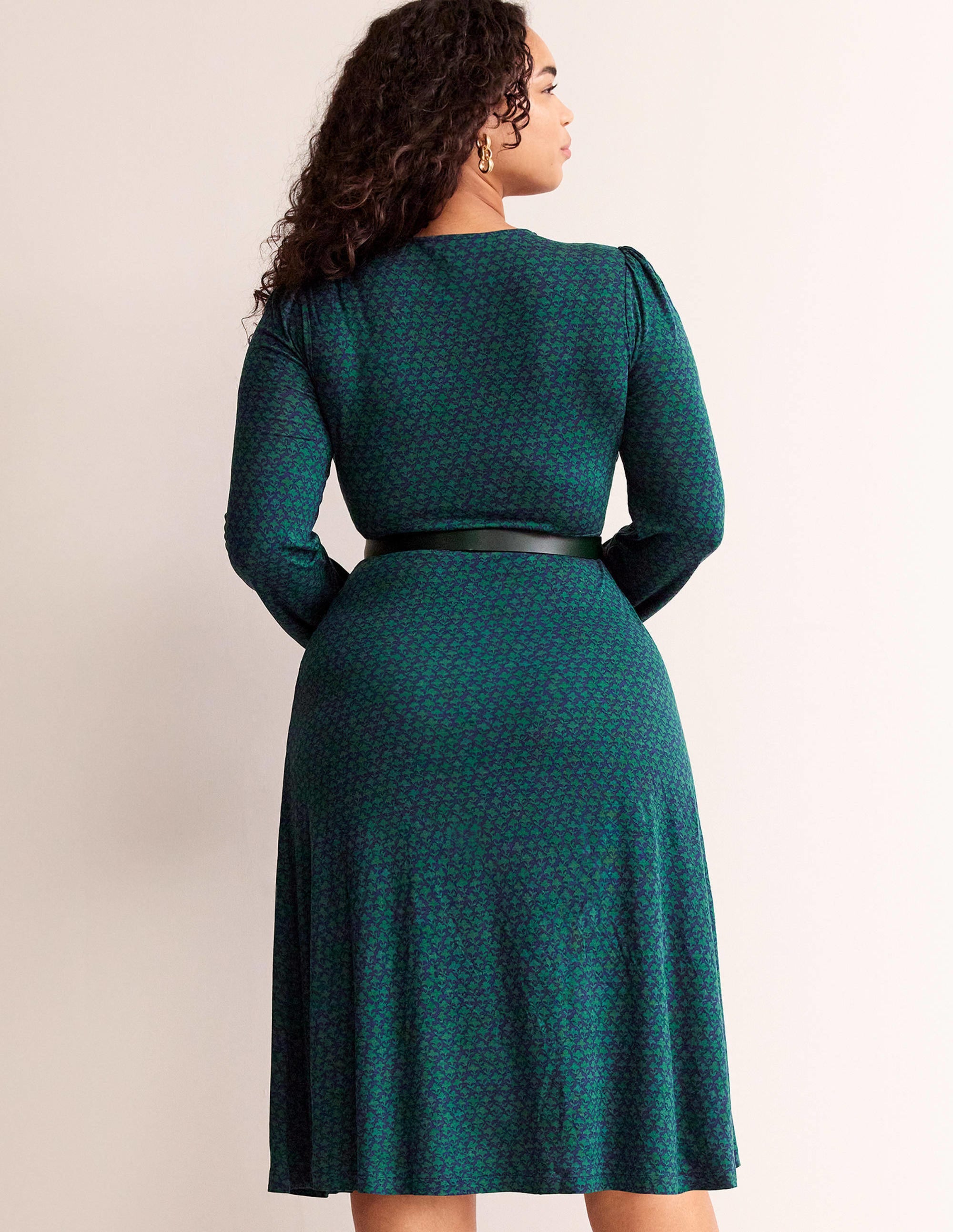 Camille Midikleid aus Jersey-Dunkles Smaragdgrün, Lilienzweig - Image 6