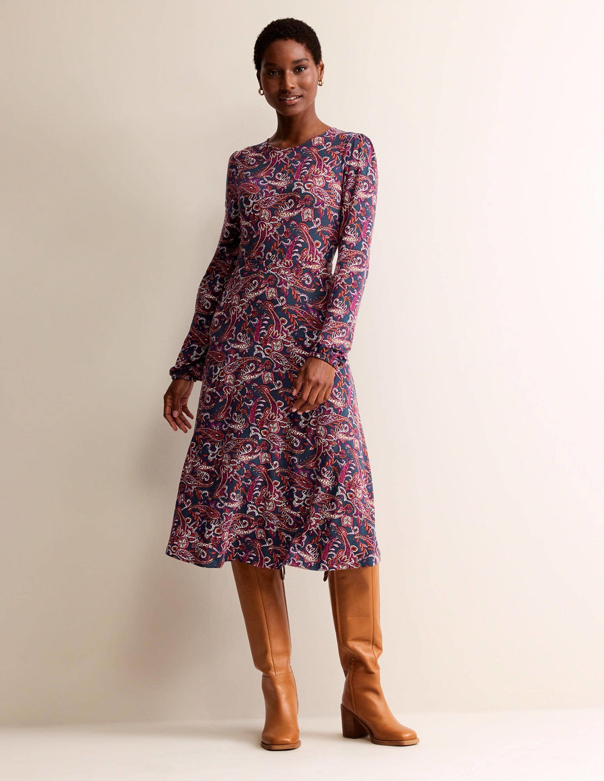 Robe midi Camille en jersey-Violet pensées, motif Paisley Lawn-4