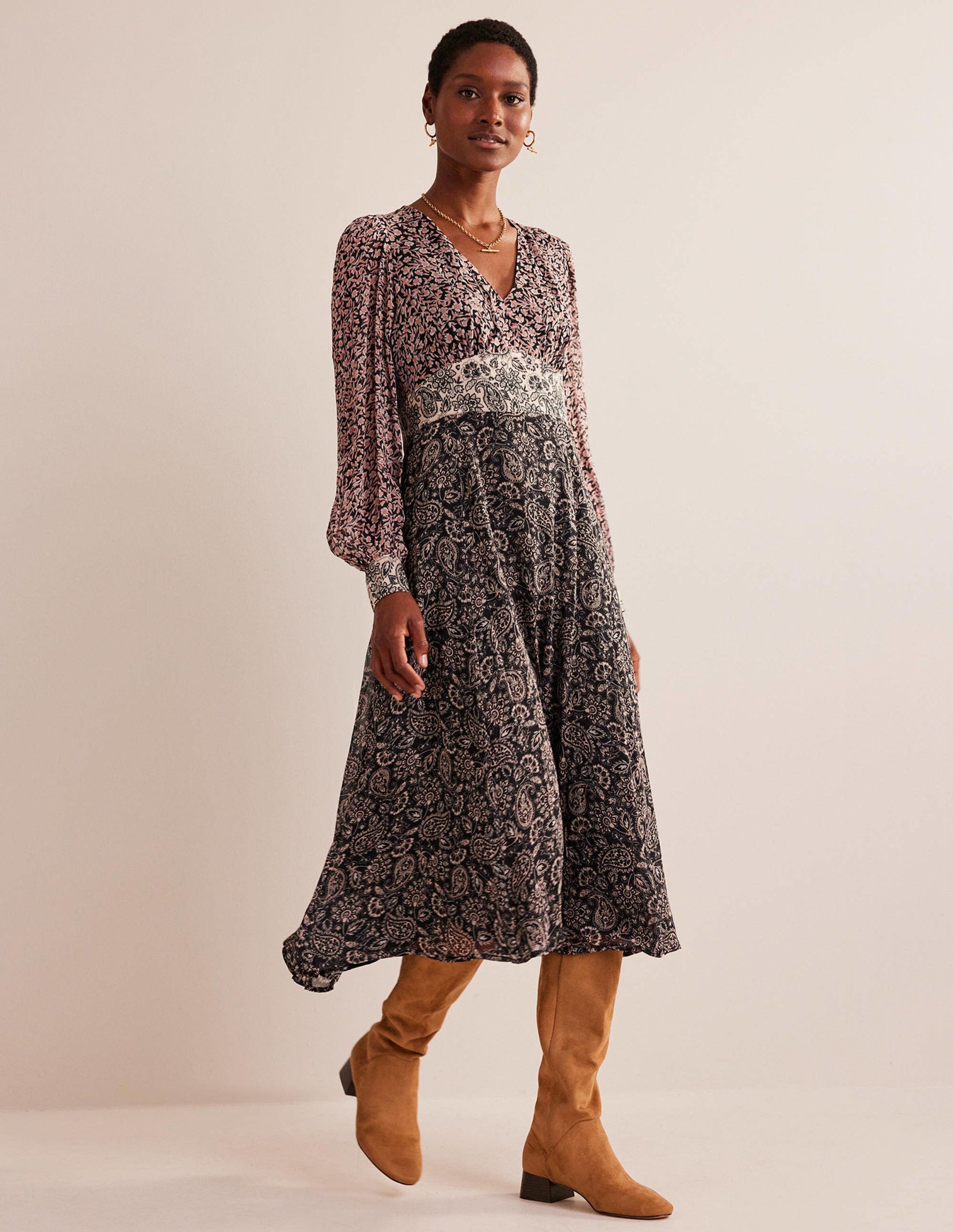 Robe midi Isla contrastante-Noir, motif Abstract Vine-4