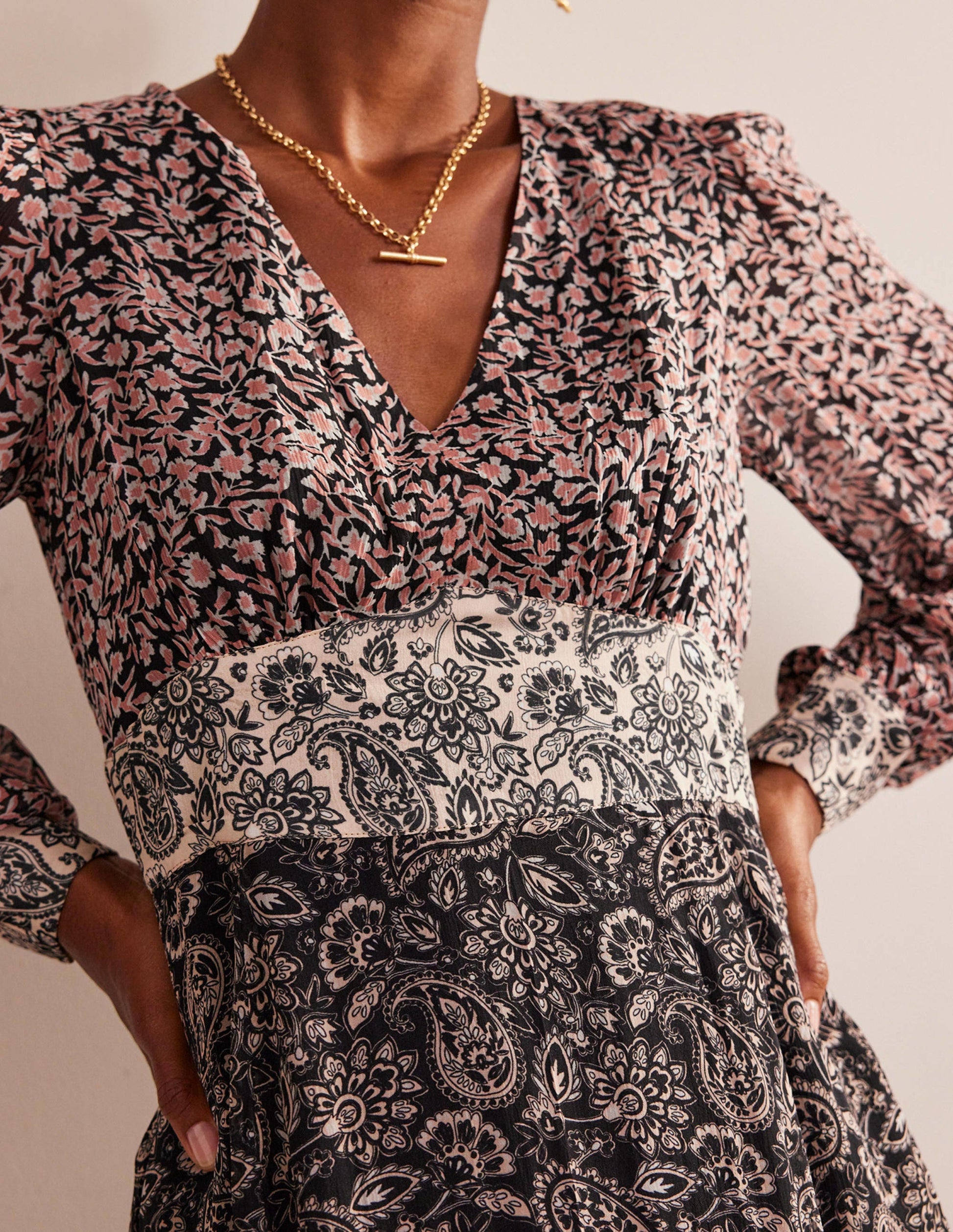 Robe midi Isla contrastante-Noir, motif Abstract Vine-5