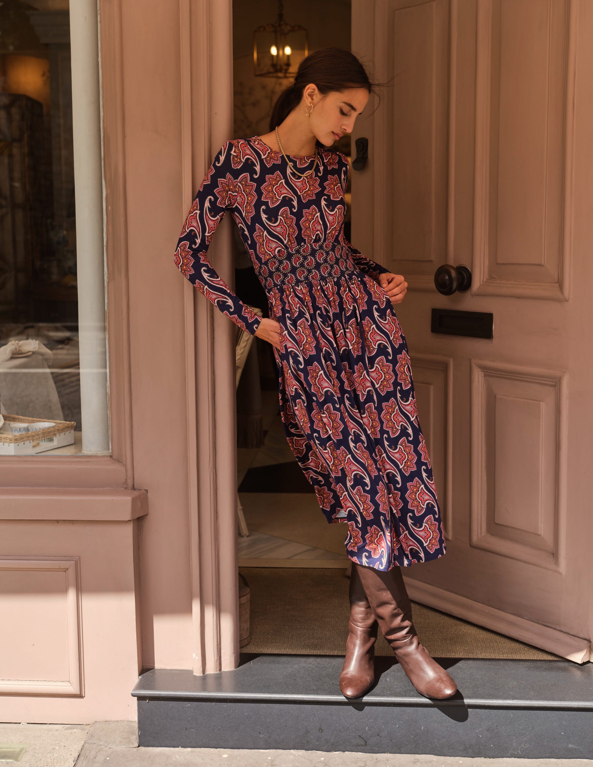 Thea Jersey-Midikleid mit langen Ärmeln-Französisches Marineblau, Paisley-Amaryllis - Image 5