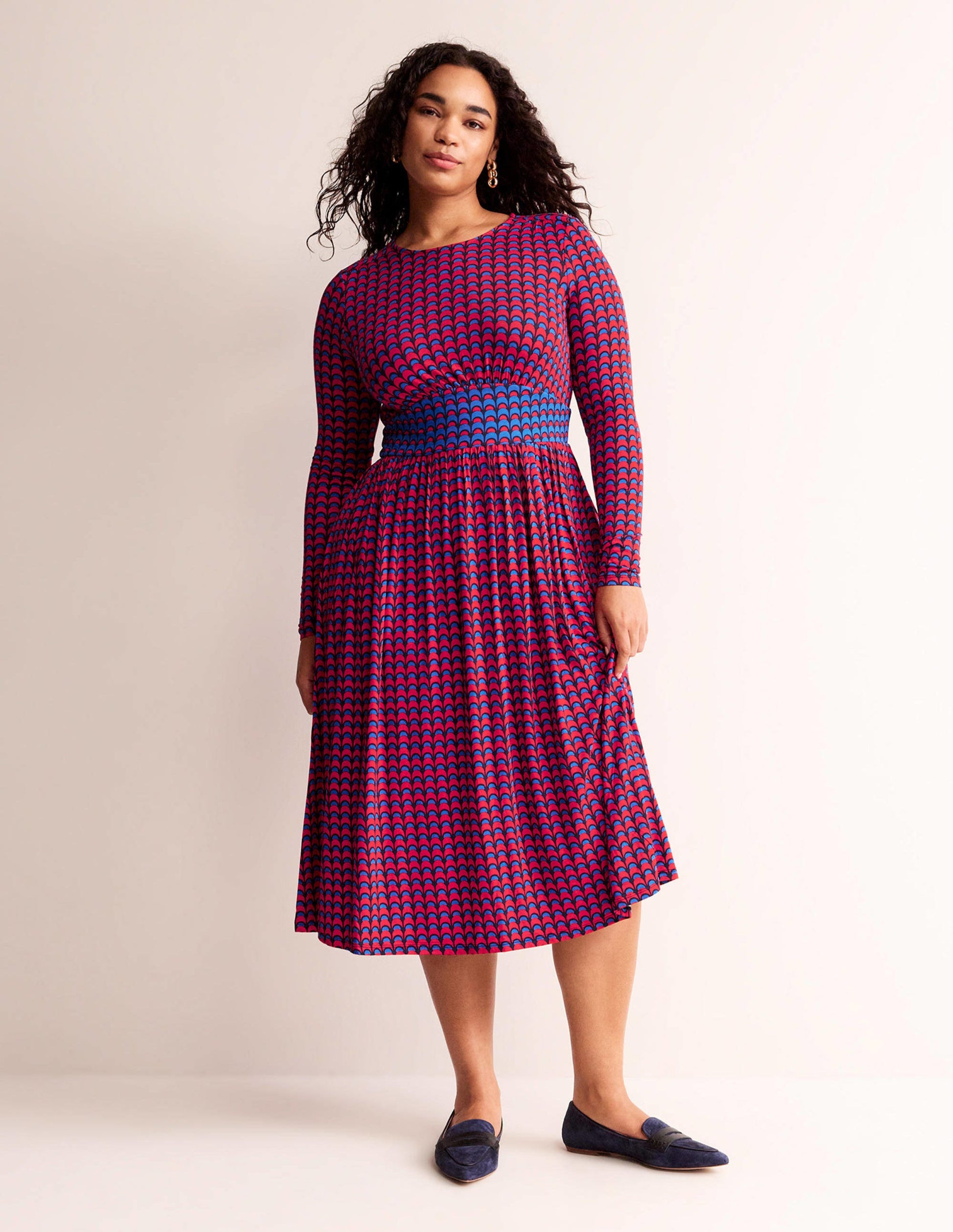 Thea Jersey-Midikleid mit langen Ärmeln-Leuchtendes Rot, Geo Charm-5