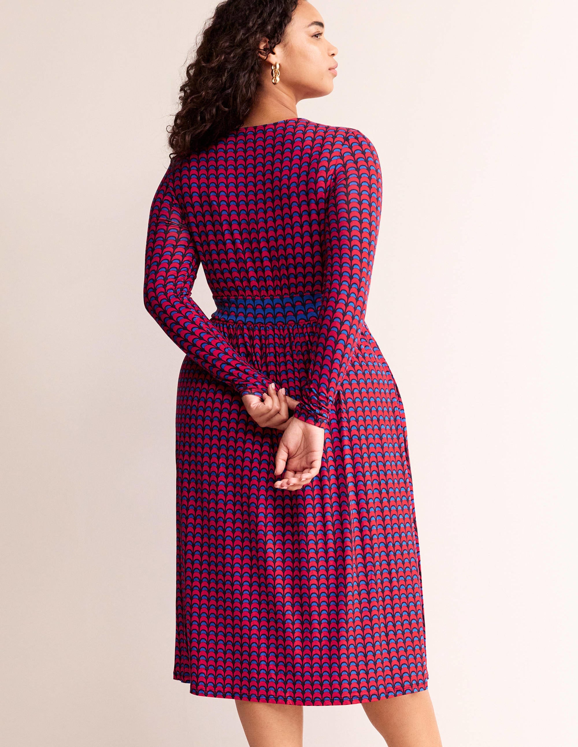 Thea Jersey-Midikleid mit langen Ärmeln-Leuchtendes Rot, Geo Charm - Image 6