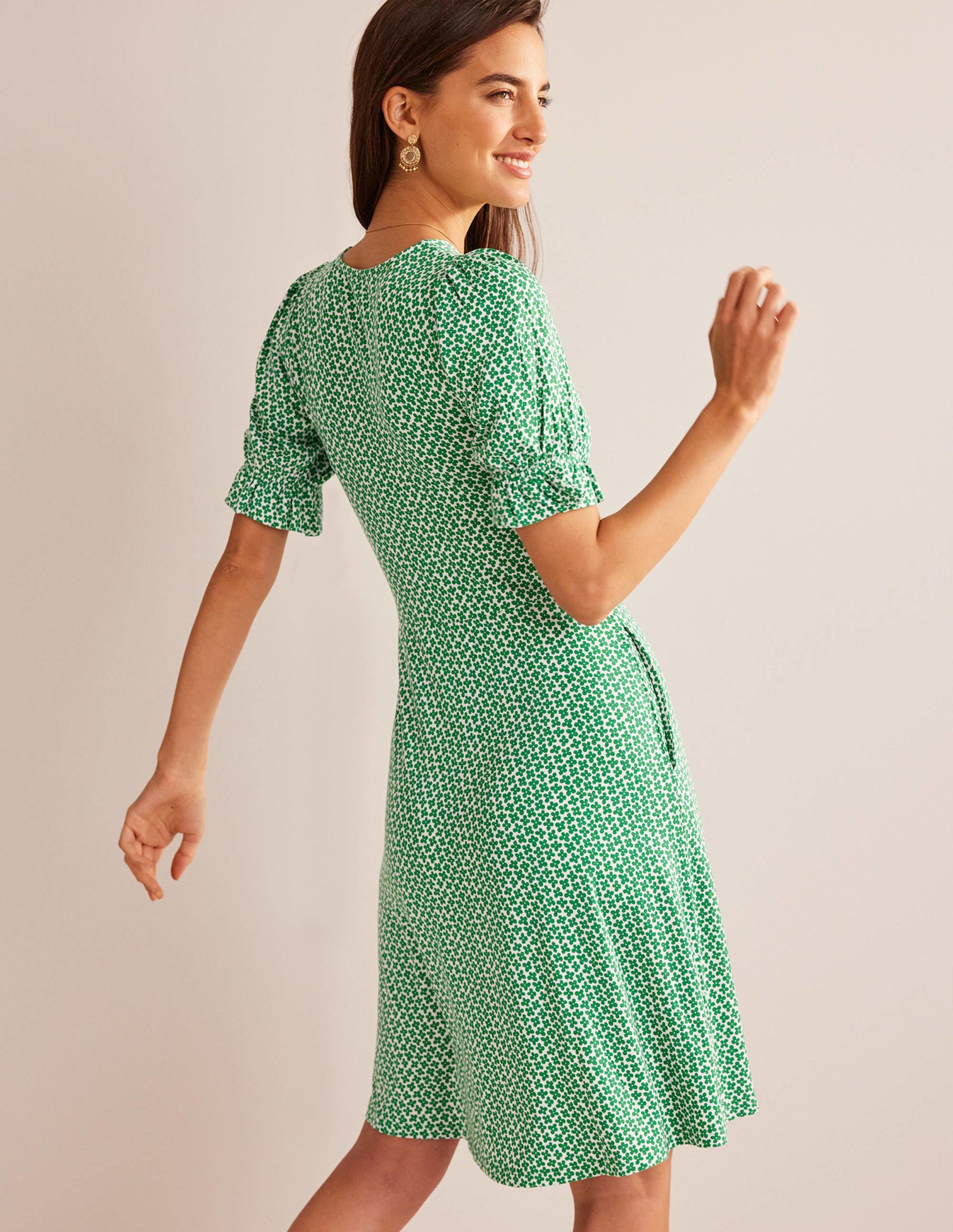 Jersey-Minikleid mit Puffärmeln-Wiesengrün, Gänseblümchenknospe - Image 3