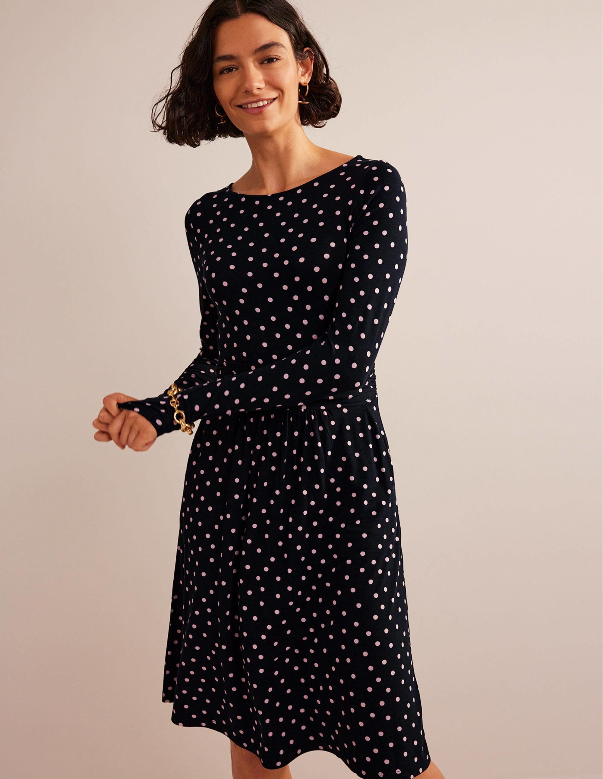 Abigail Jerseykleid-Schwarz und Milchshake, Gepunktet - Image 1