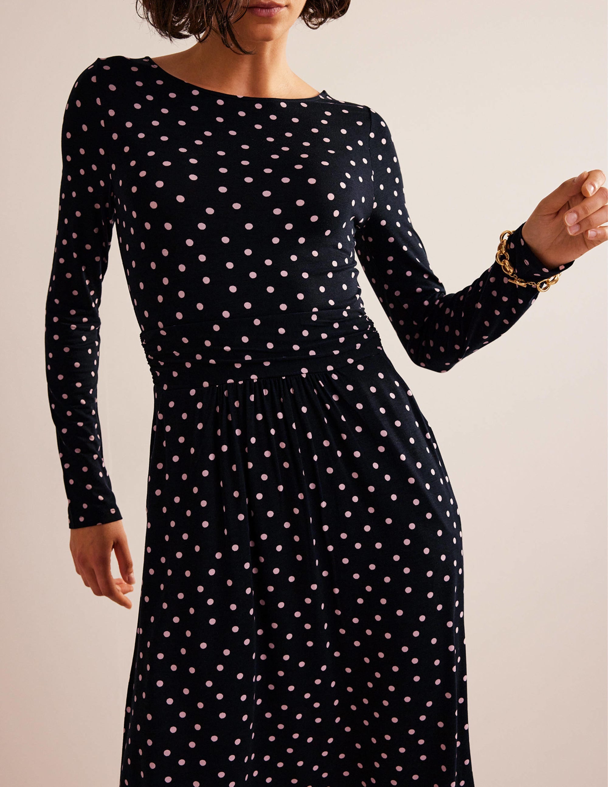Abigail Jerseykleid-Schwarz und Milchshake, Gepunktet - Image 4