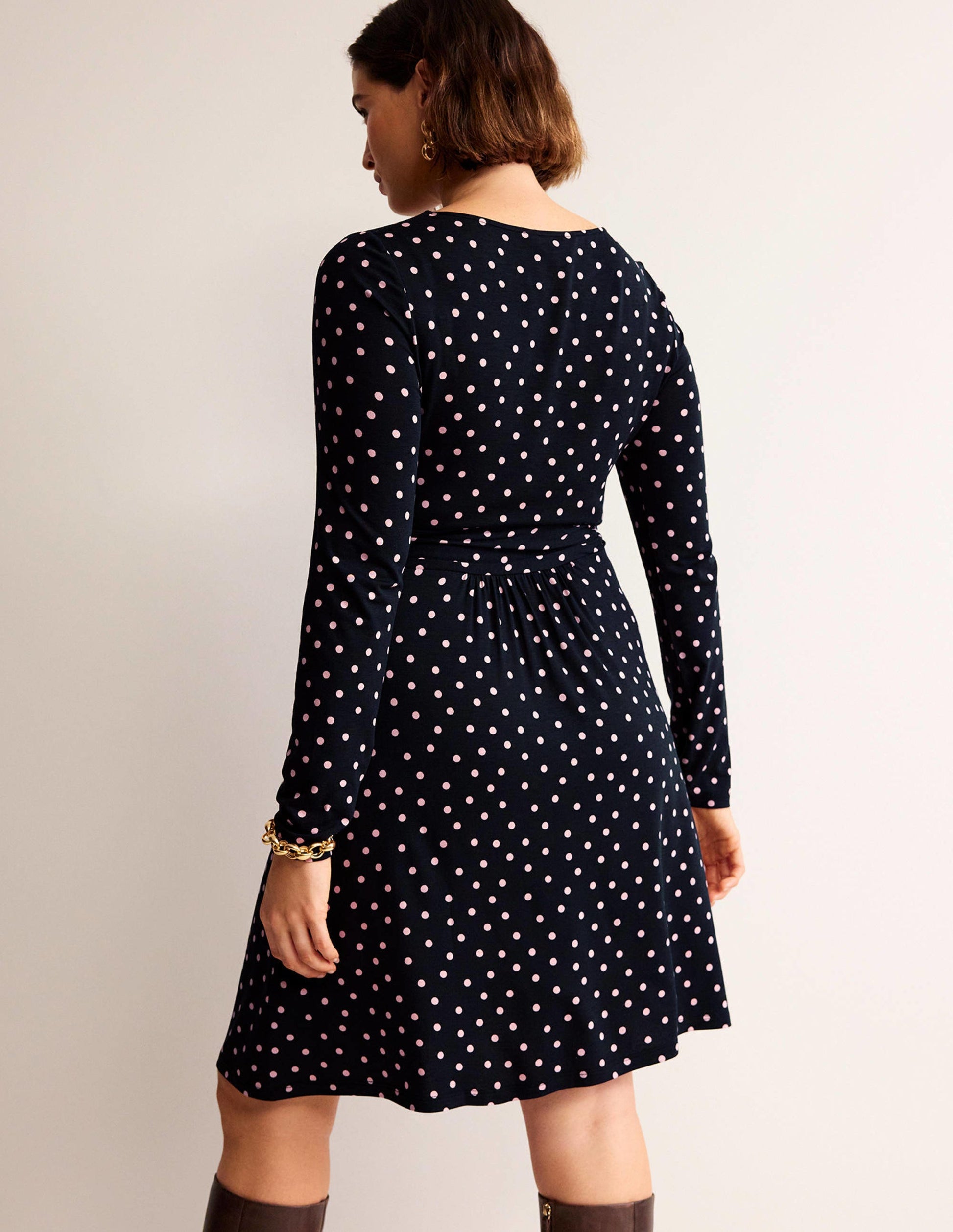 Abigail Jerseykleid-Schwarz und Milchshake, Gepunktet-6