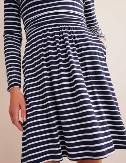 Abigail Jerseykleid-Marineblau, Naturweiß Gestreift