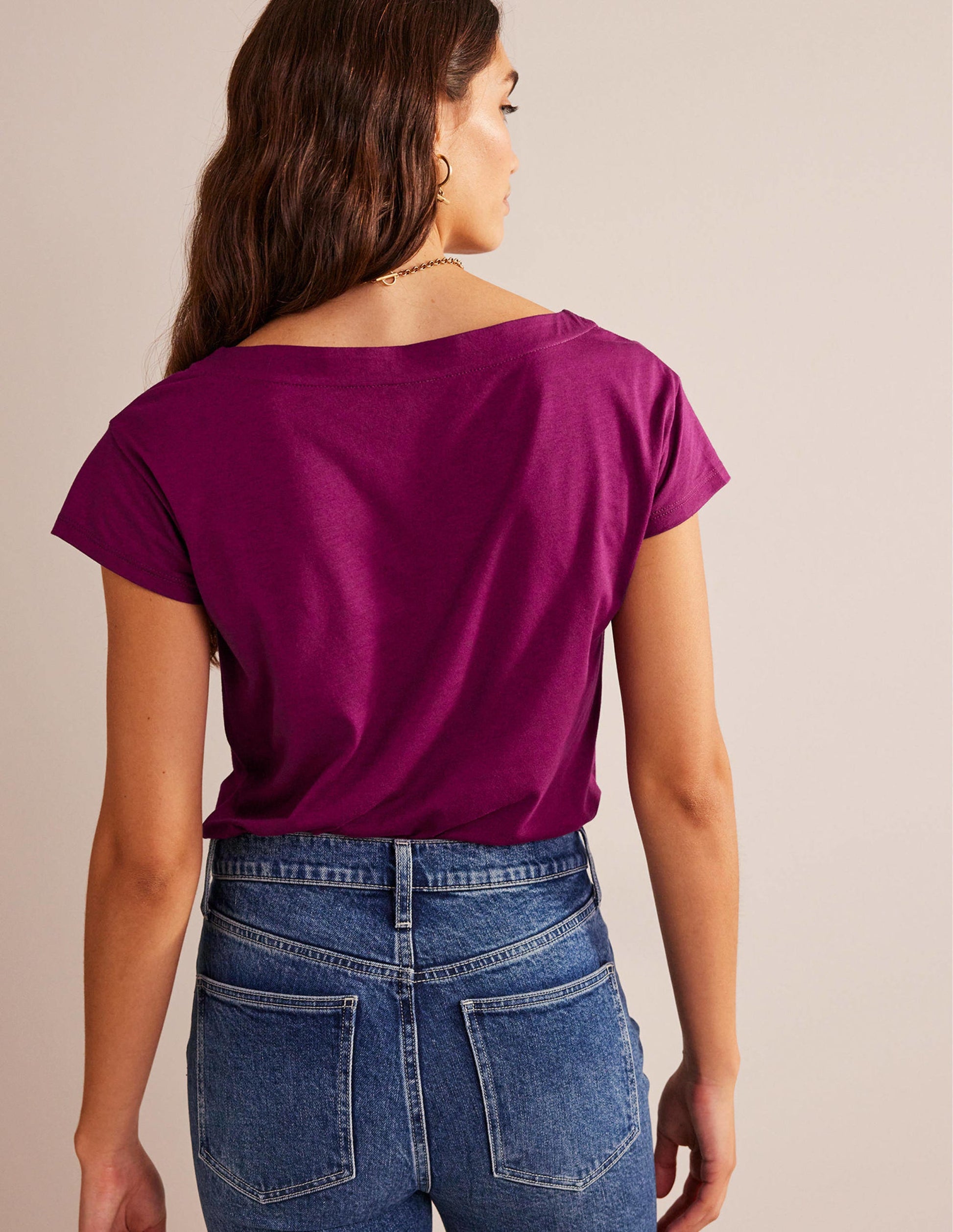 Superweiches T-Shirt mit U-Boot-Ausschnitt-Zwetschge Beere-3