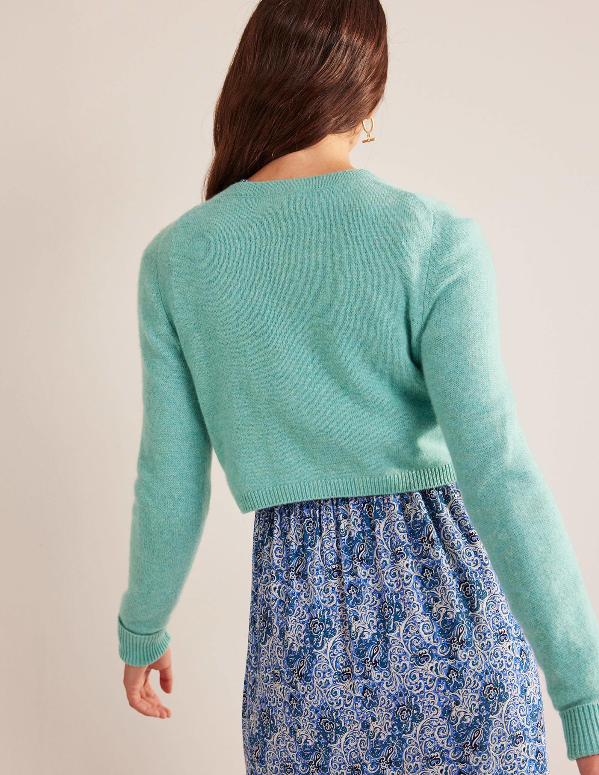 Kurze Strickjacke aus Kaschmir mit Rundhalsausschnitt-Indischer Ozean - Image 3