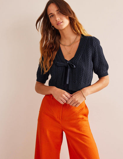 Verkürzte Strickjacke mit Schleife-Marineblau