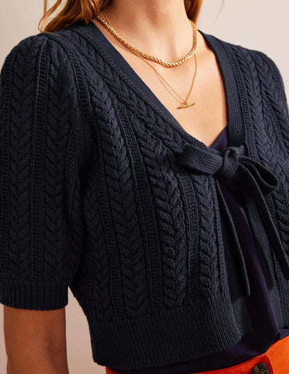 Verkürzte Strickjacke mit Schleife-Marineblau