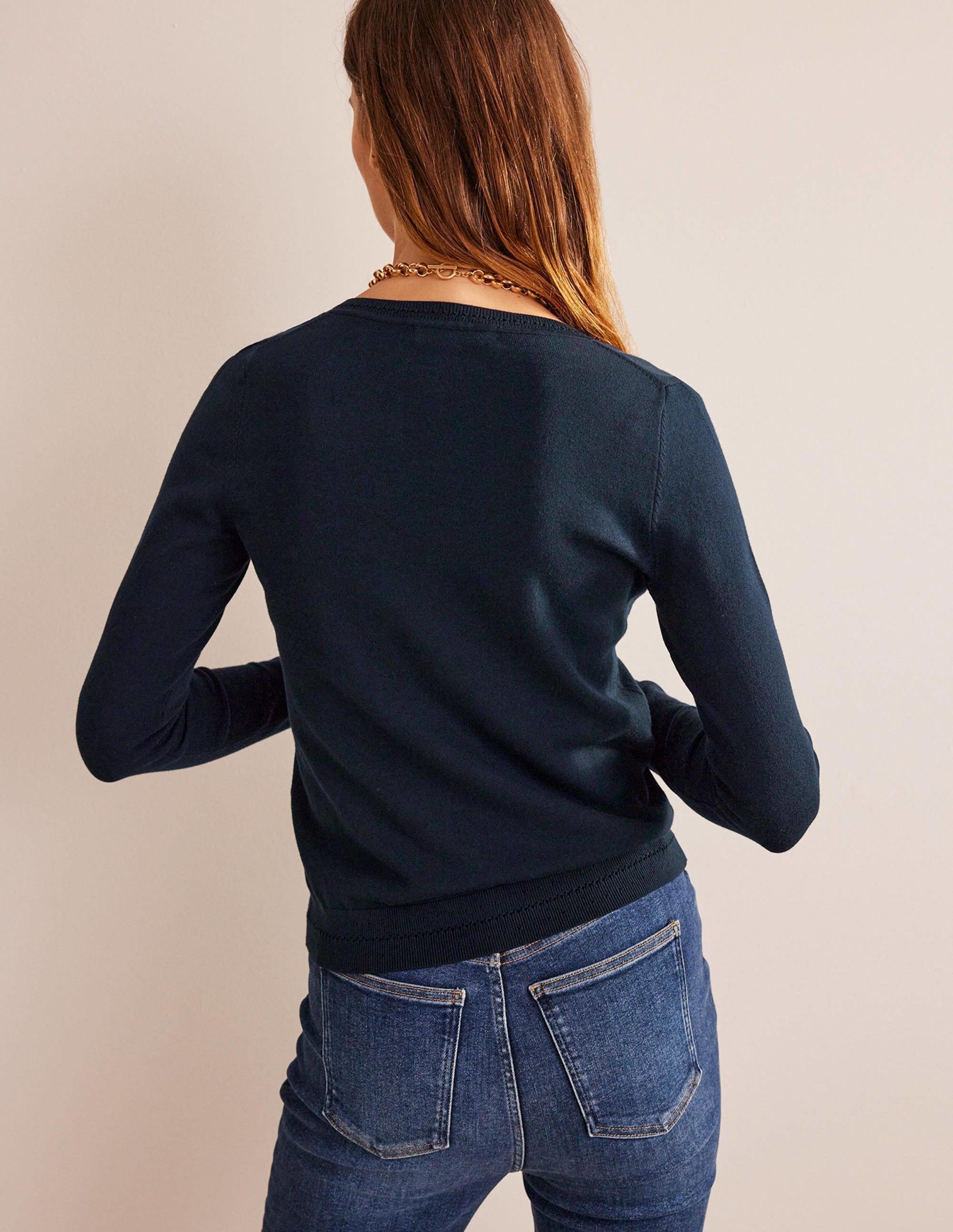 Pull Catriona col V en coton-Bleu Marine, Petits Pois - Image 3