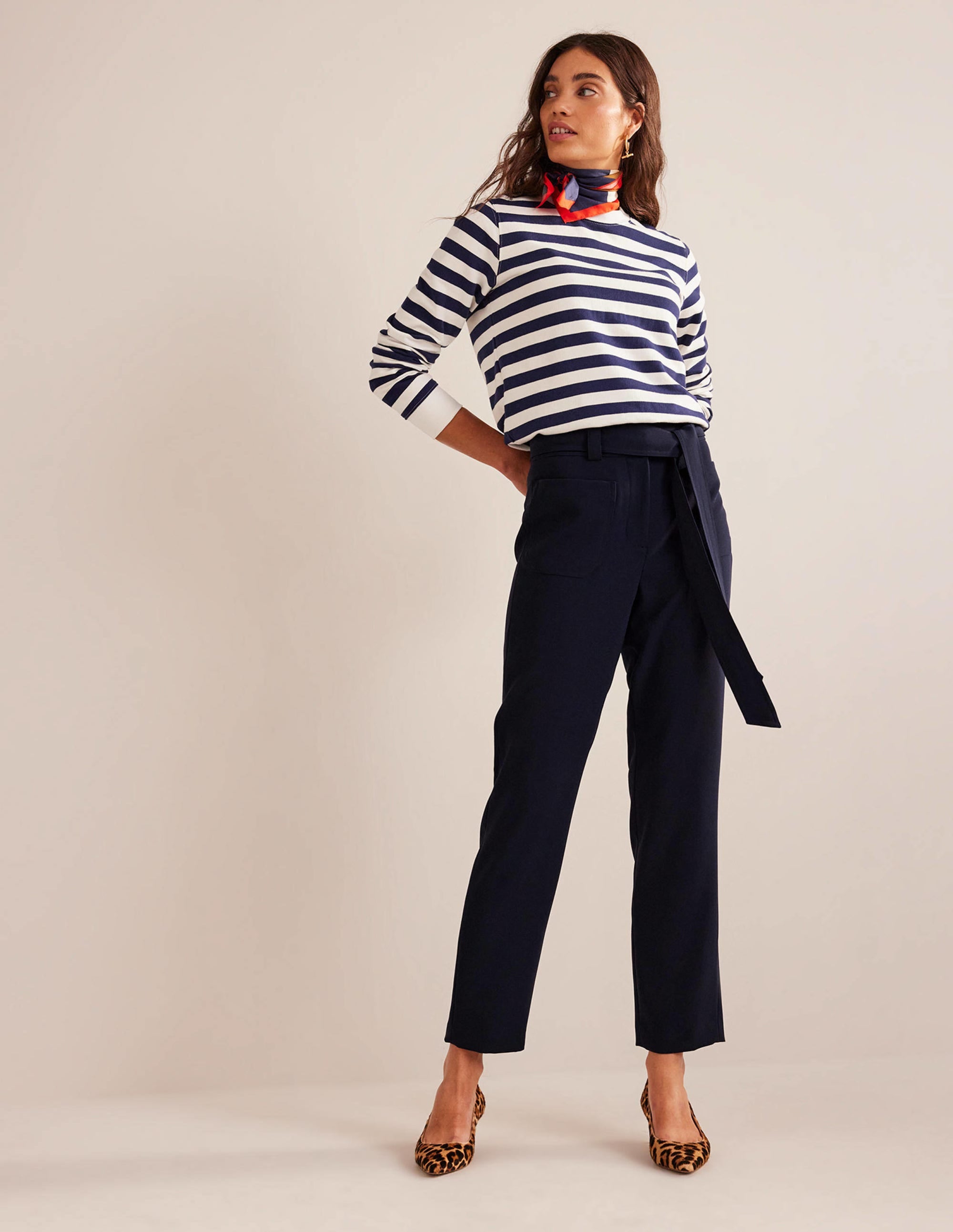 Karottenhose mit Bindegürtel-Marineblau - Image 1