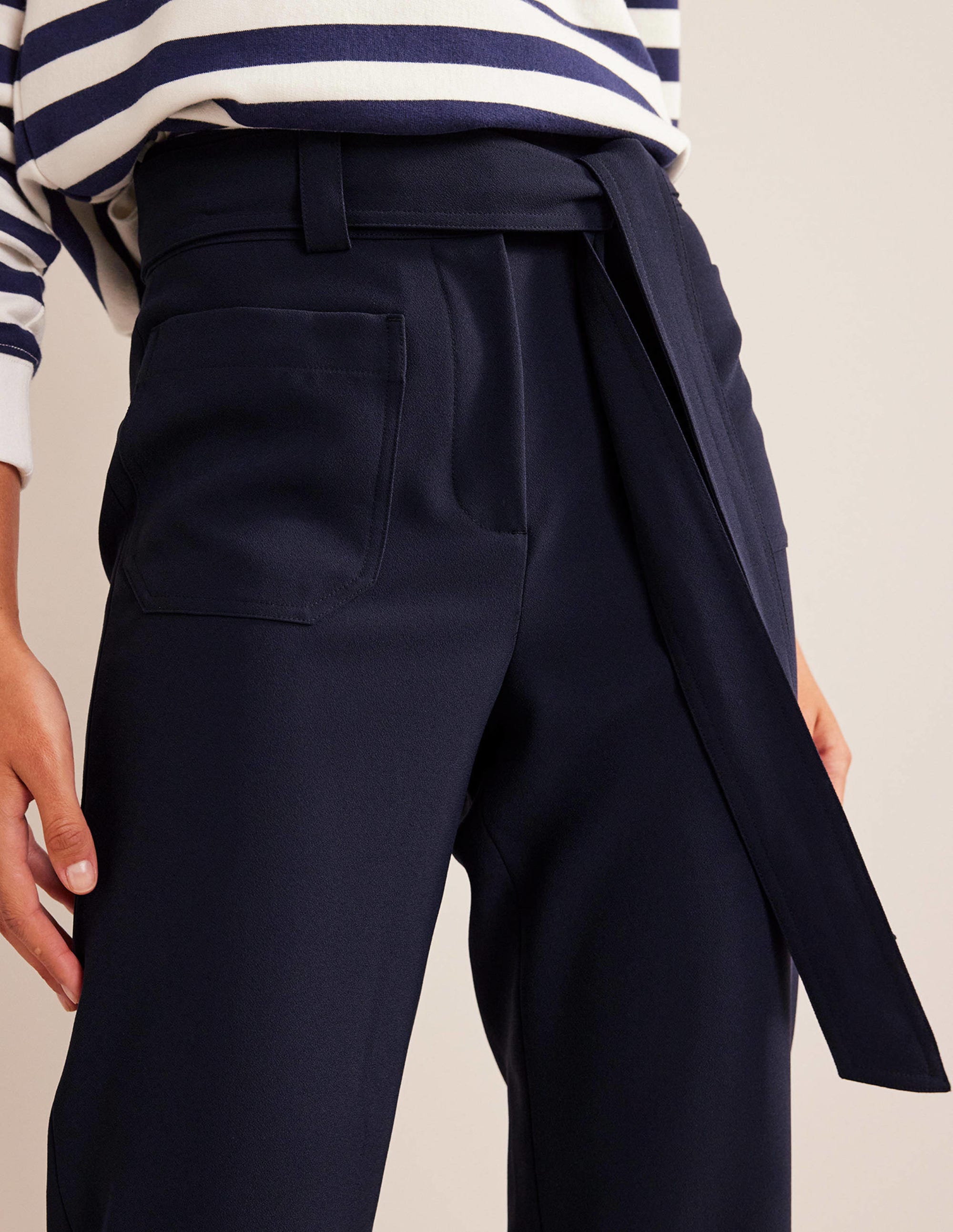 Karottenhose mit Bindegürtel-Marineblau - Image 2