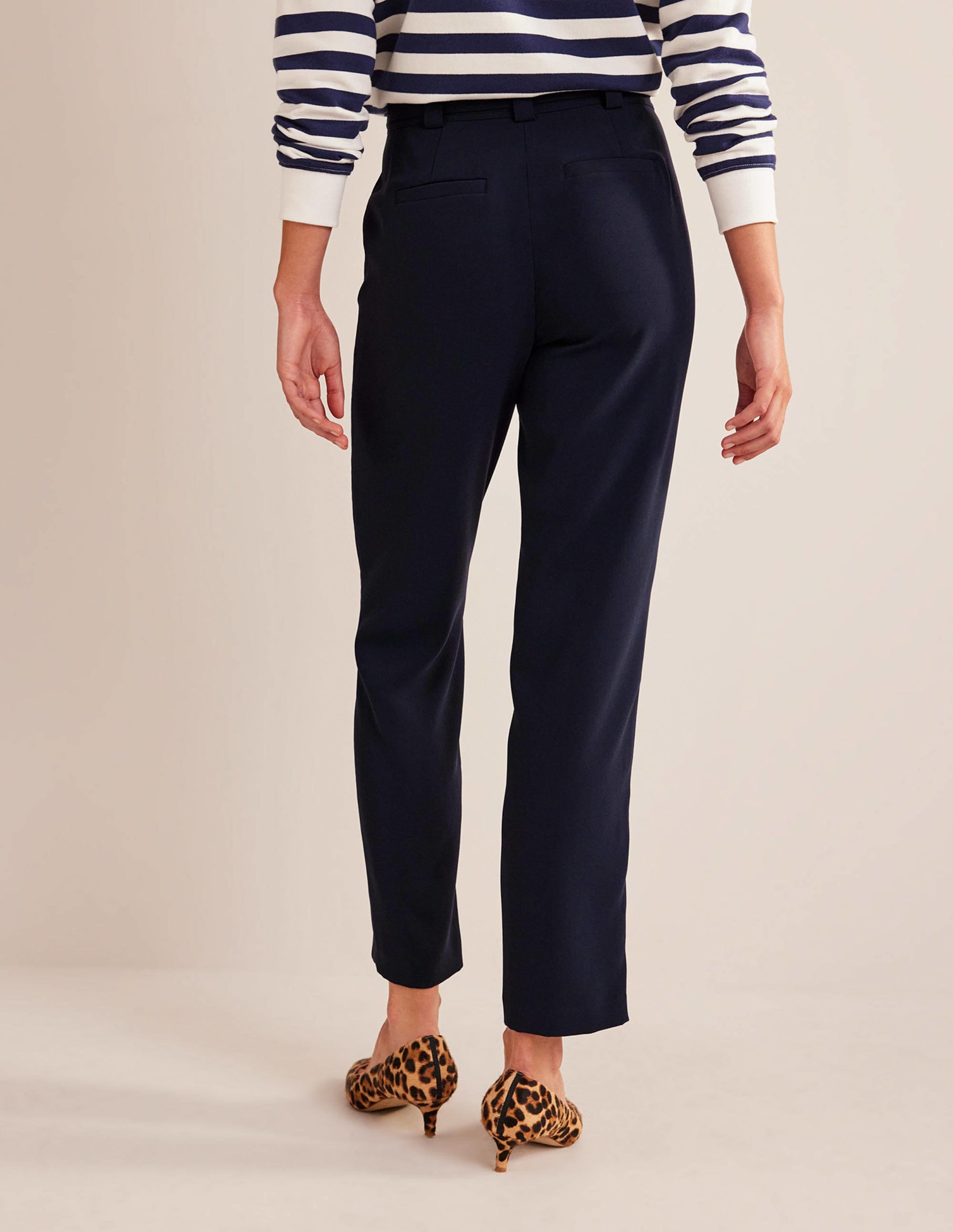 Karottenhose mit Bindegürtel-Marineblau - Image 3