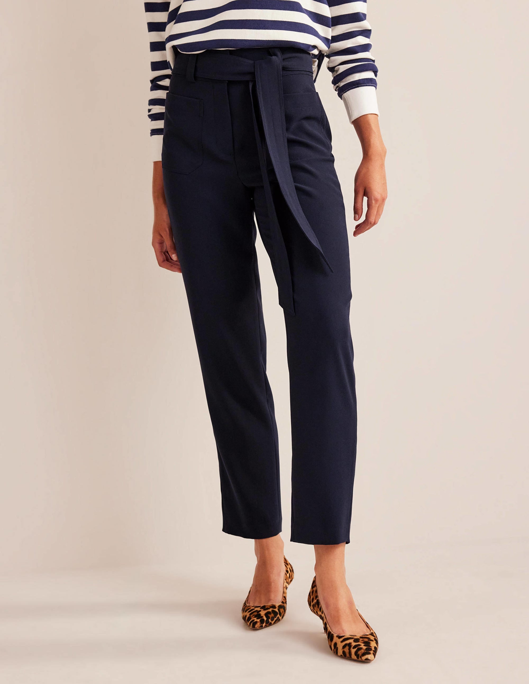 Karottenhose mit Bindegürtel-Marineblau - Image 4
