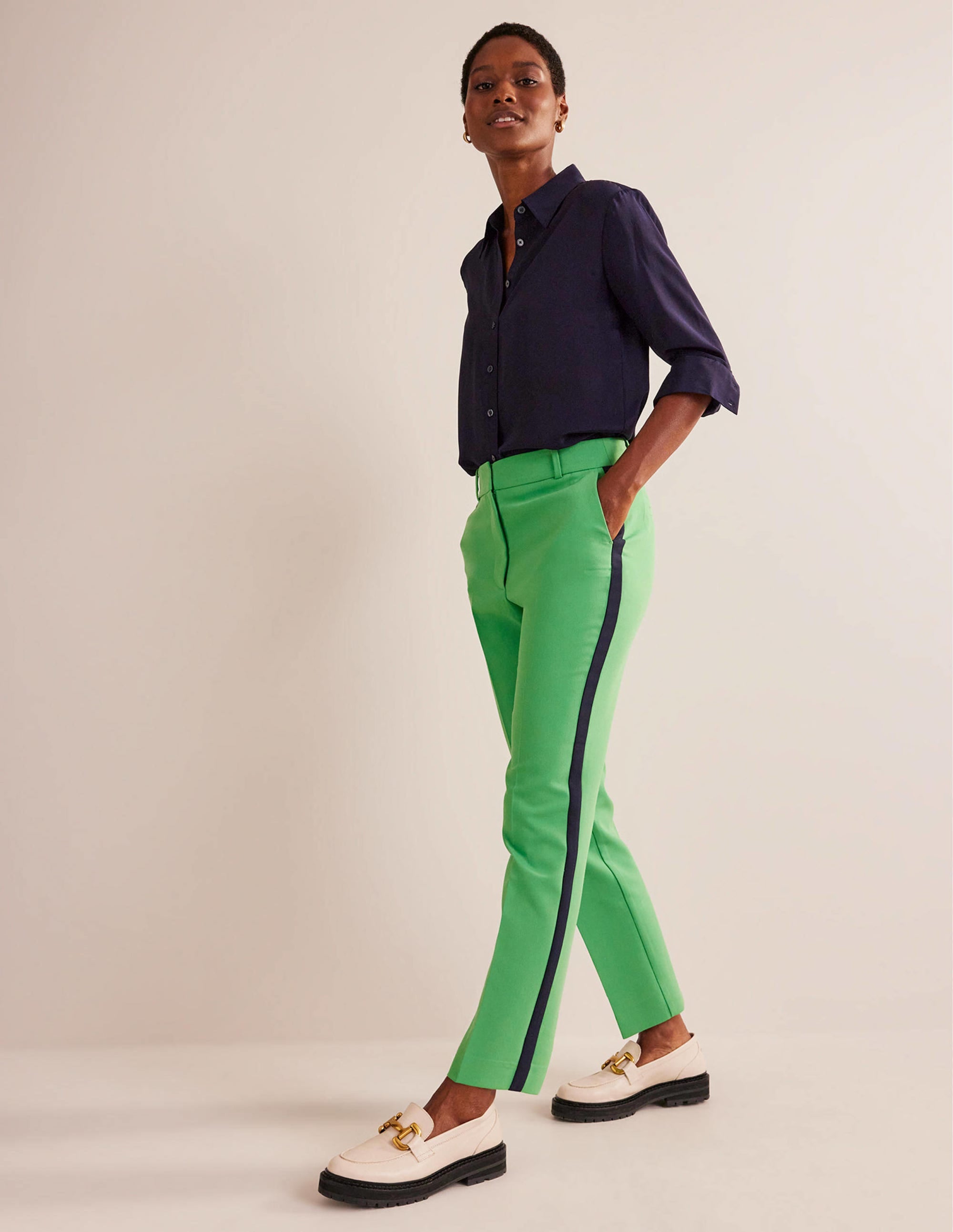 Pantalon Kew rayé sur les côtés-Vert vif à rayures latérales - Image 1