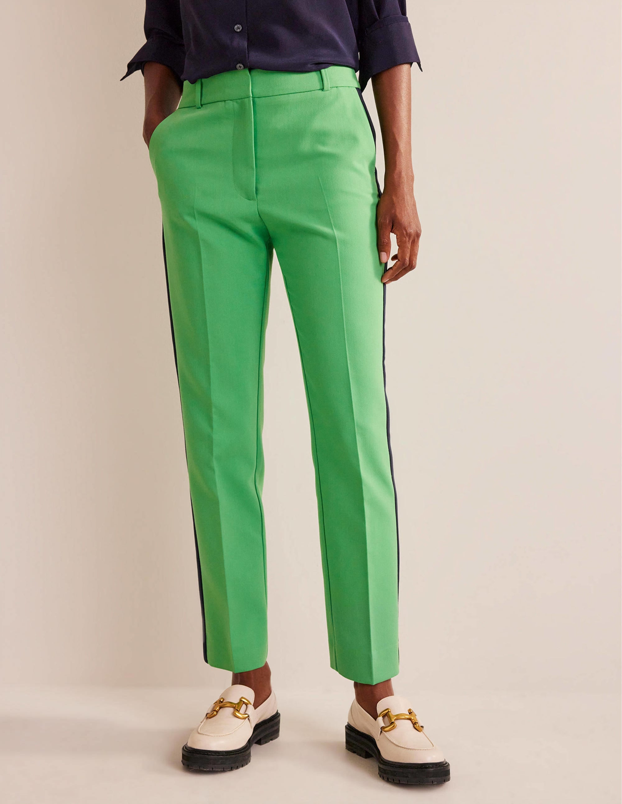 Pantalon Kew rayé sur les côtés-Vert vif à rayures latérales - Image 4