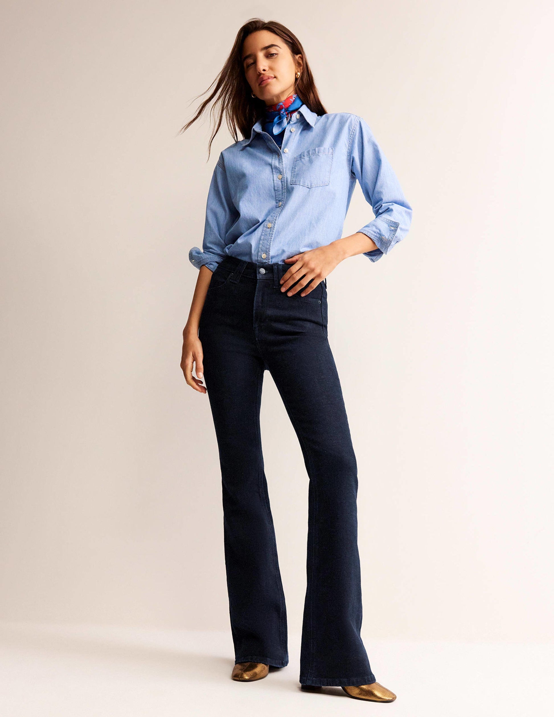 Schmale Jeans mit mittelhohem Bund und leichtem Schlag-Indigo Waschung-1